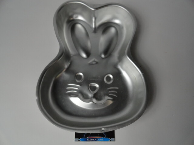 Wilton Easter Rabbit 2003 Village Collectable Cake Pan, Used Wilton Easter Rabbit 2003 Village Collectable Cake Pan, Used