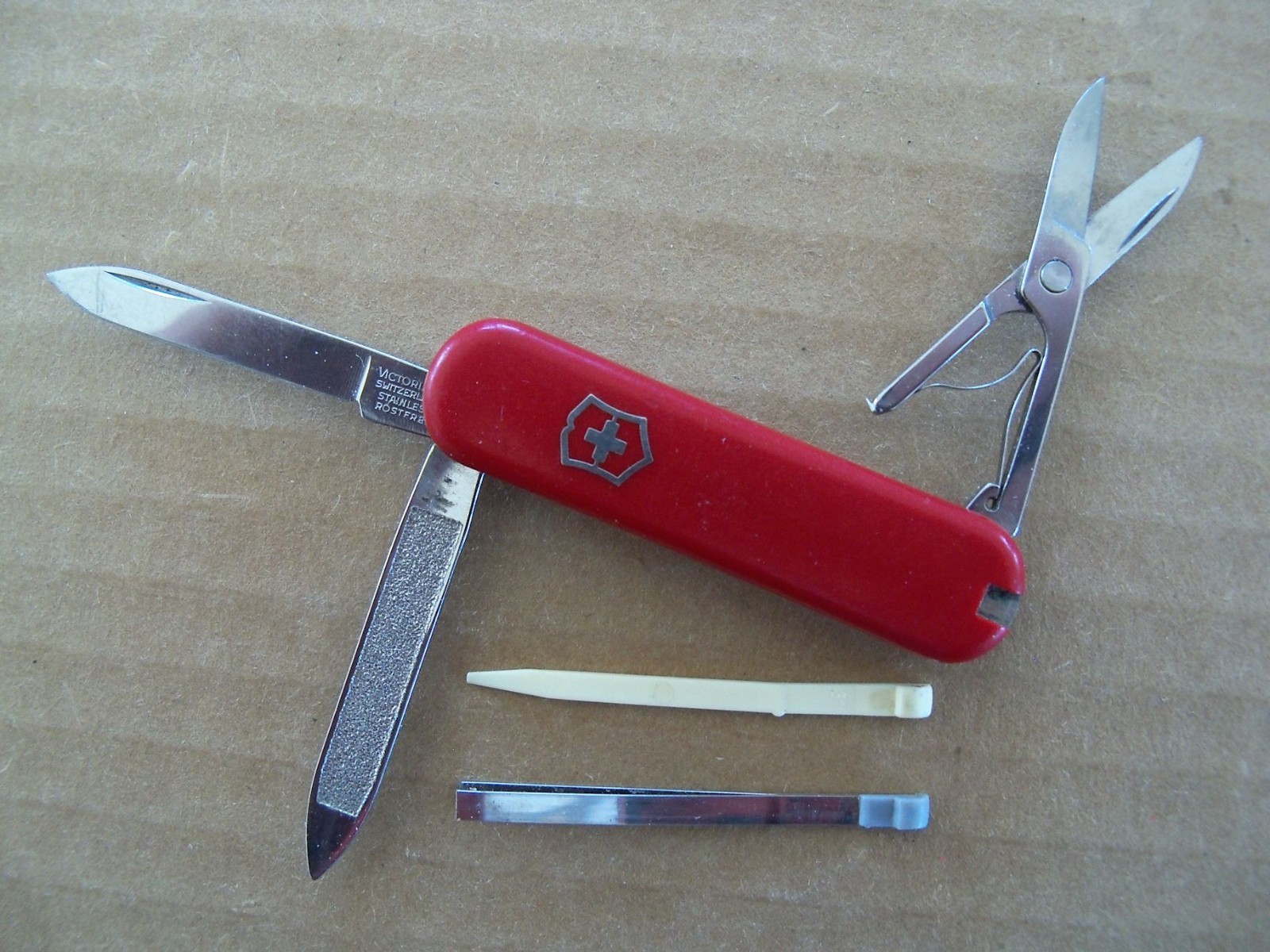 Victorinox Bijou (not SD) Swiss Army Pocket Knife - Classic Red - Very Good Victorinox Bijou (not SD) Swiss Army Pocket Knife - Classic Red - Very Good