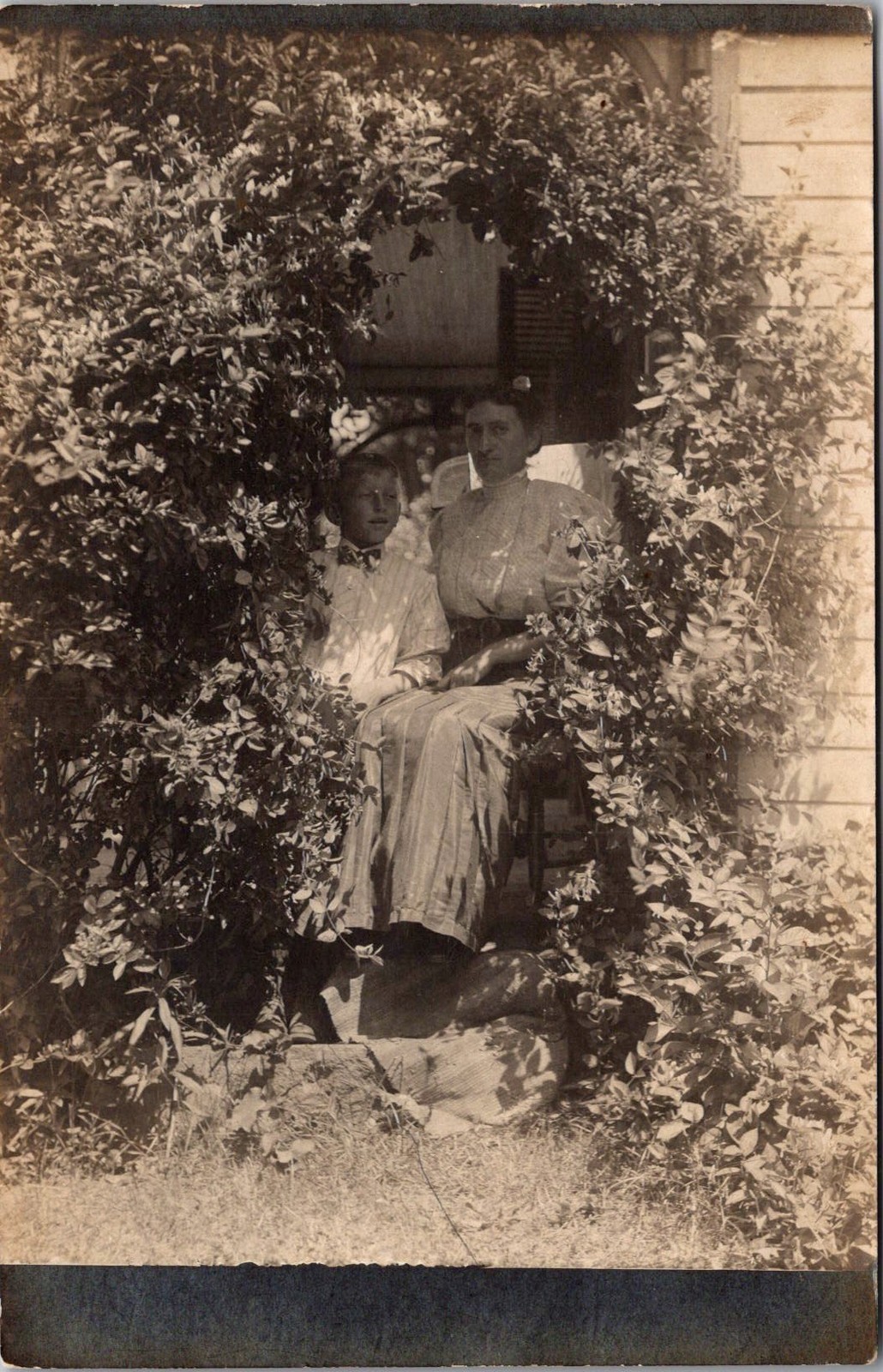 RPPC Two Women Seated in Leafy Porch Opening Vintage Postcard 4P24-22