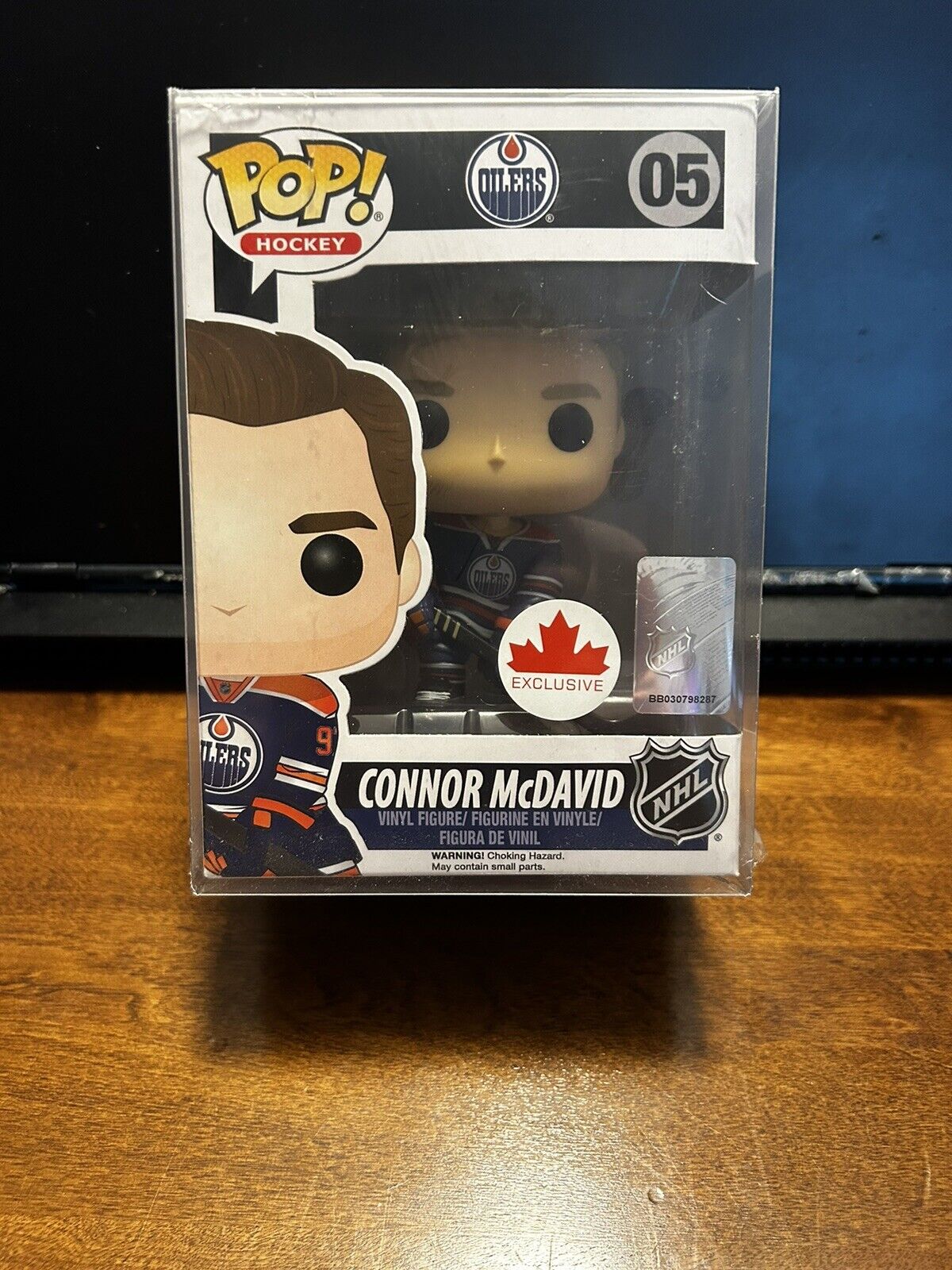 Funko Pop Hockey: Connor McDavid Blue Jersey Canada Exclusive #05 W Protector