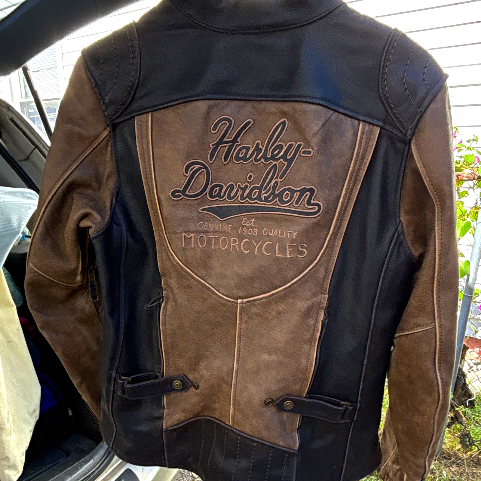 Harley-Davidson Genuine Motorcycles Black/Brown Leather Jacket Embroidered Logo Harley-Davidson Genuine Motorcycles Black/Brown Leather Jacket Embroidered Logo