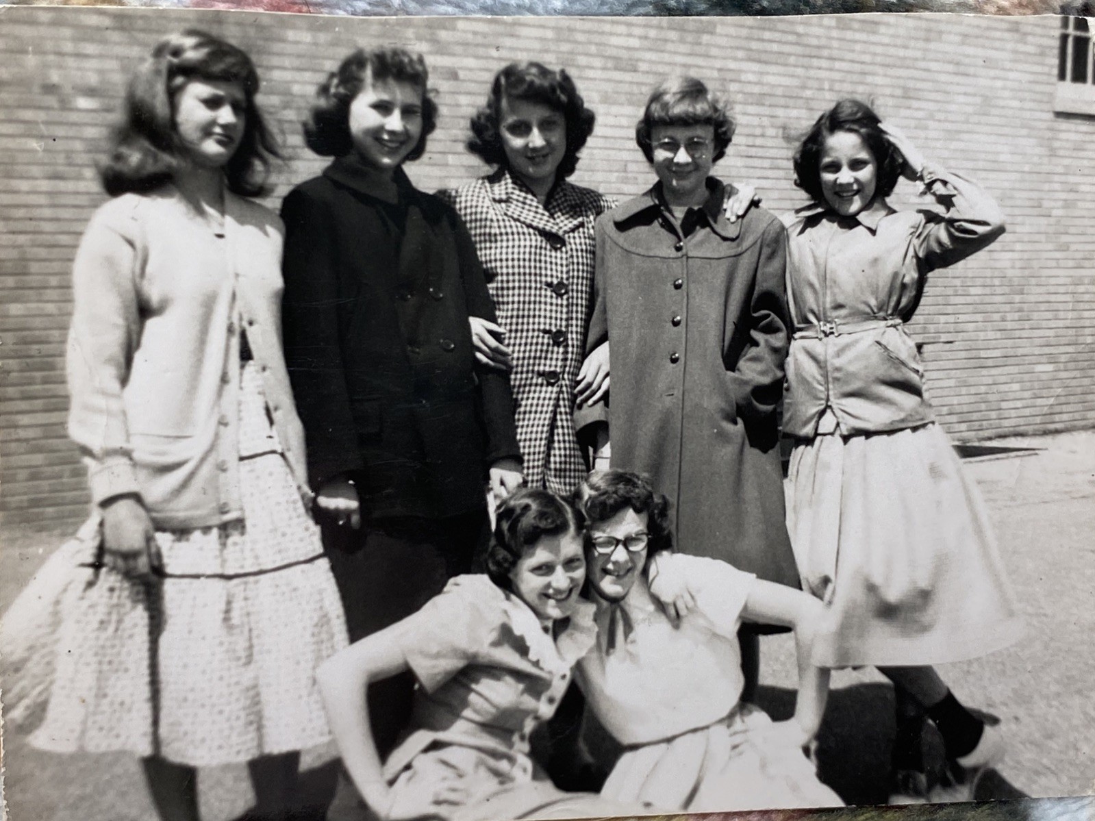 Lovely Group of Young Women. Lesbian Interest (C Lovely Group of Young Women. Lesbian Interest (C