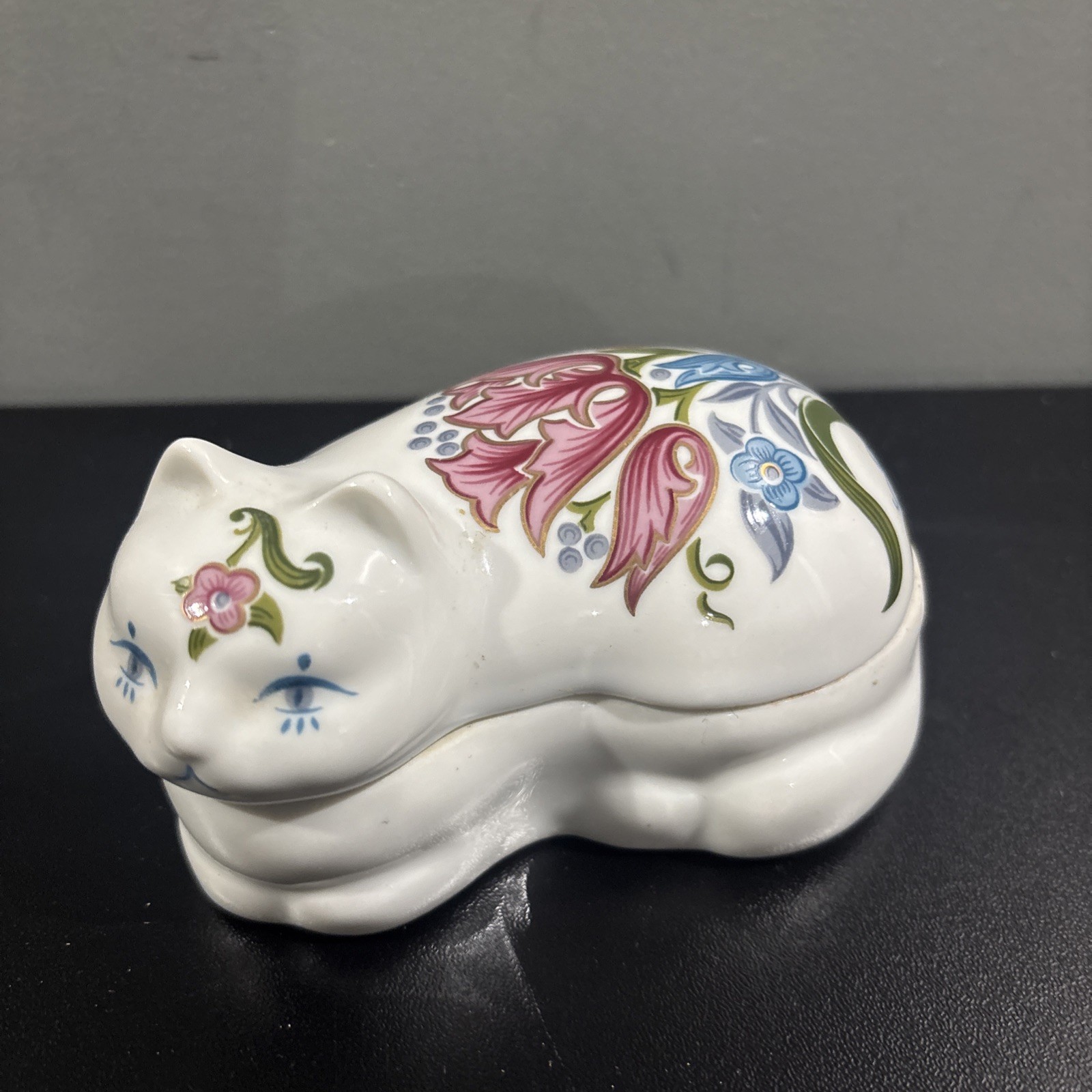 Elizabeth Arden Porcelain Floral Cat Candle Trinket Box Candle No Box Vintage Elizabeth Arden Porcelain Floral Cat Candle Trinket Box Candle No Box Vintage