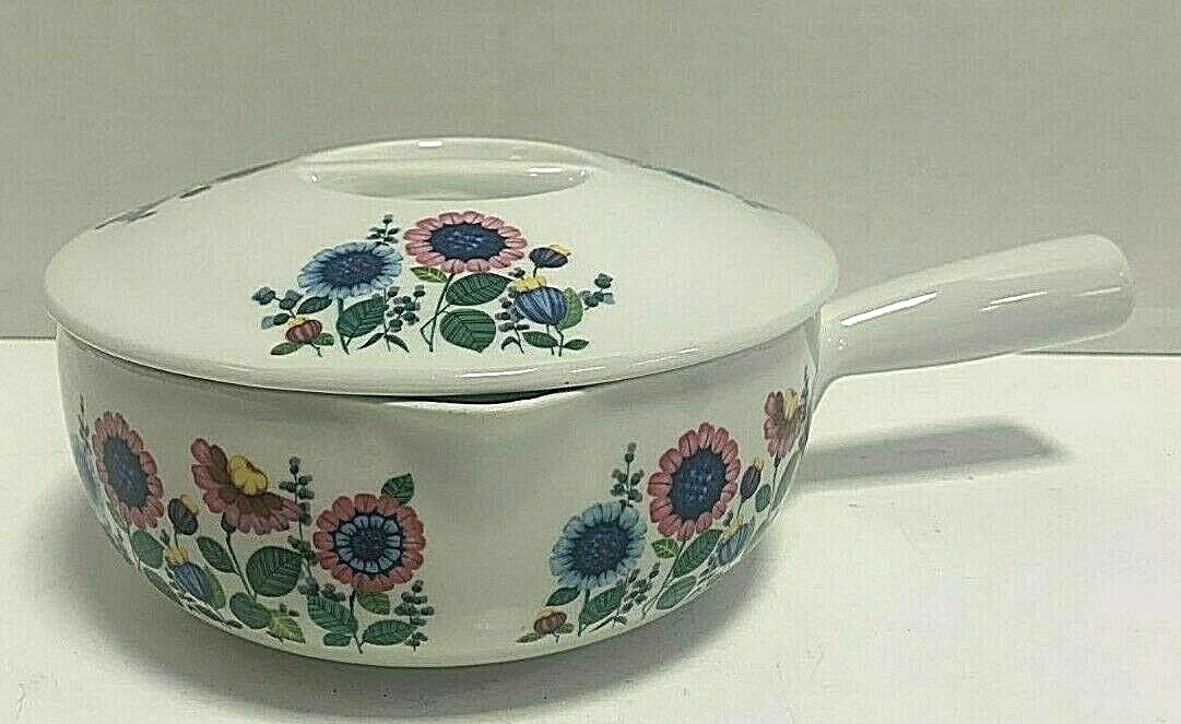 LAMALLE NY CITY MADE IN FRANCE FLORAL PATTERNED SOUP TUREEN WITH HANDLE MCM LAMALLE NY CITY MADE IN FRANCE FLORAL PATTERNED SOUP TUREEN WITH HANDLE MCM