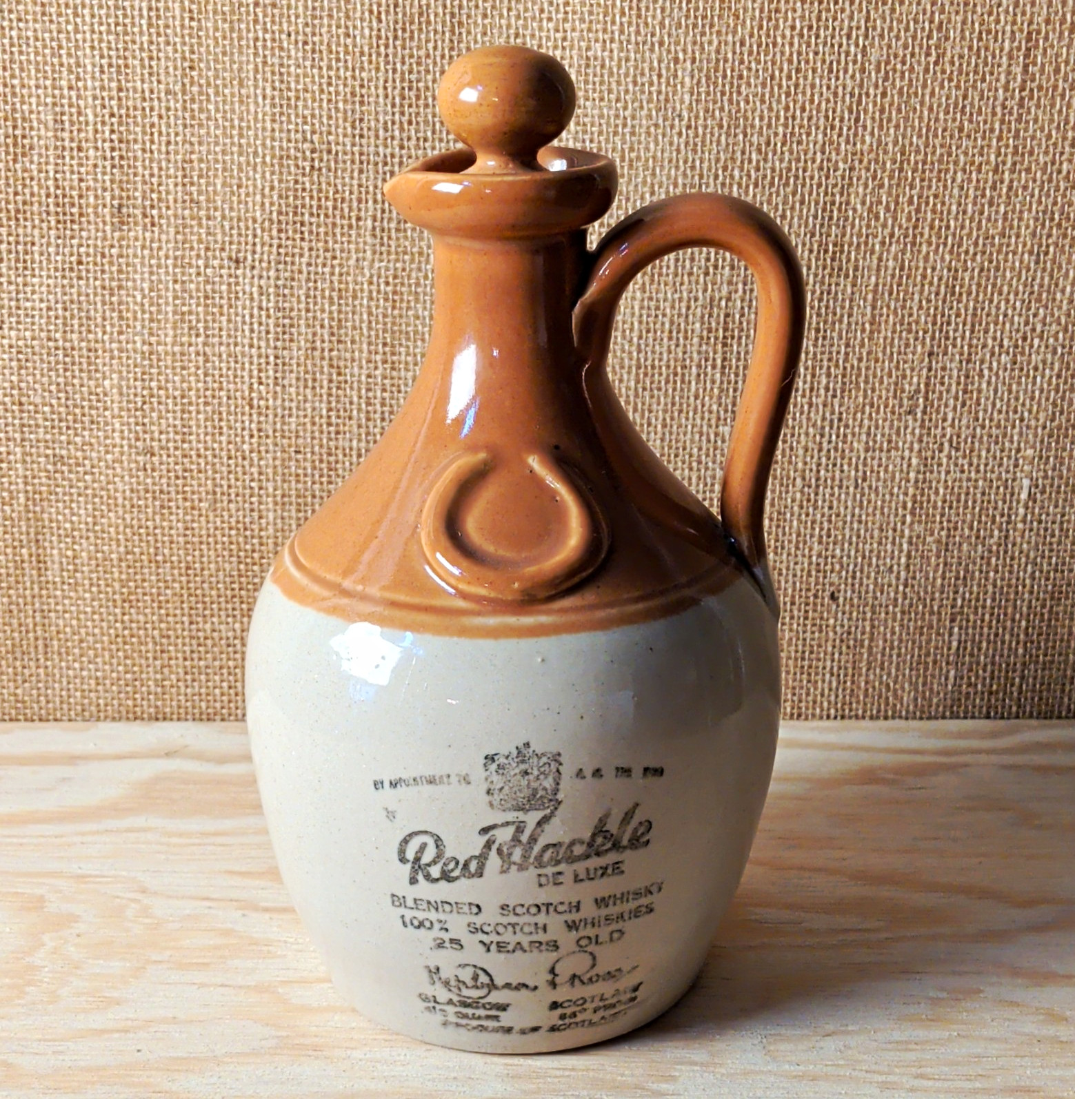 Vintage 1950s Red Hackle De Luxe 25 Yr Scotch Stoneware Jug 9\ Vintage 1950s Red Hackle De Luxe 25 Yr Scotch Stoneware Jug 9\