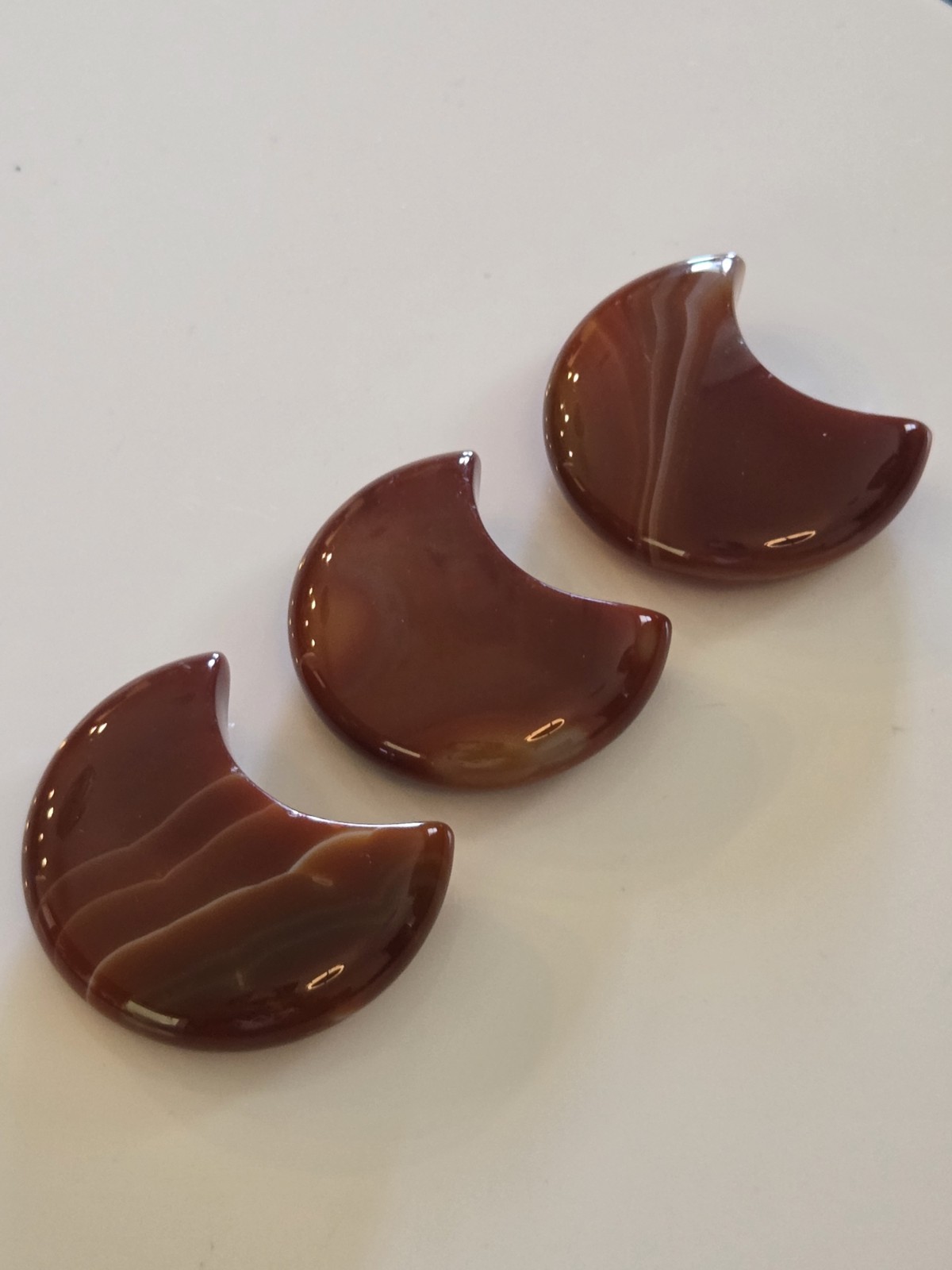 KCGS 3pc Carnelian Stone Moon Carving Quartz Crystal Specimen 155g #0191 KCGS 3pc Carnelian Stone Moon Carving Quartz Crystal Specimen 155g #0191