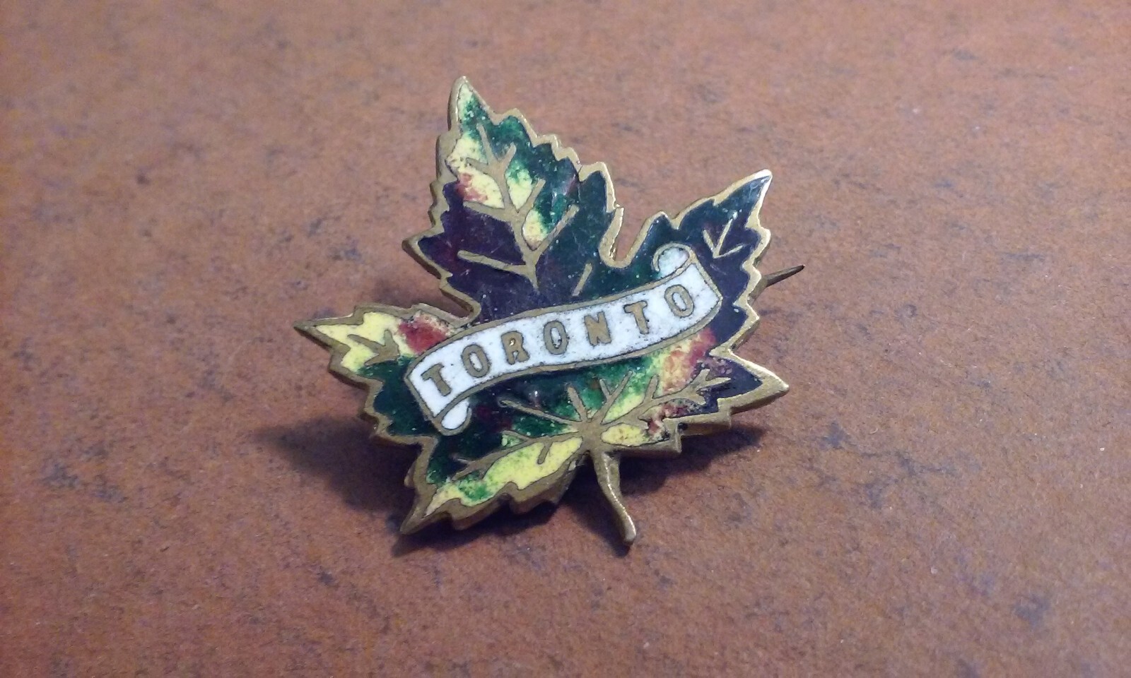 Vintage TORONTO Canada Leaf Lapel Brooch Pin Gold-Tone Metal & Enamel 1\ Vintage TORONTO Canada Leaf Lapel Brooch Pin Gold-Tone Metal & Enamel 1\