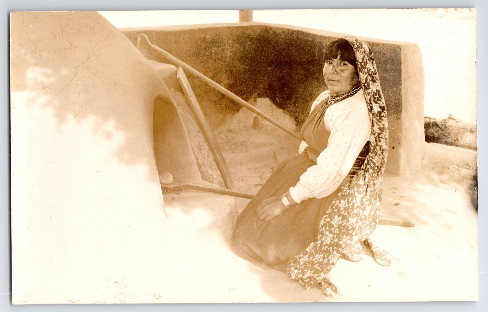 [4i4] Postcard RPPC Unused, Native American Working at Oven