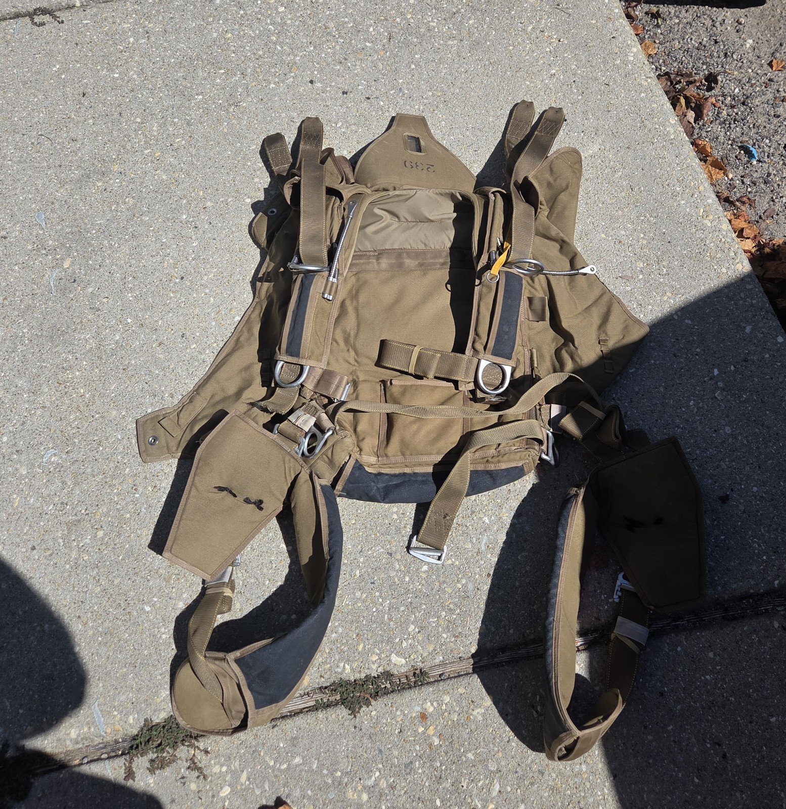 RA-1 Military Freefall HALO Parachute Harness And Tray **DISPLAY ONLY** RA-1 Military Freefall HALO Parachute Harness And Tray **DISPLAY ONLY**