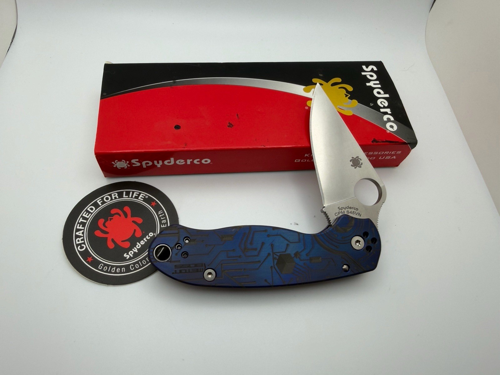 Spyderco Paramilitary 3 Folding Knife Titanium Circuit Board Engraved Scales Spyderco Paramilitary 3 Folding Knife Titanium Circuit Board Engraved Scales