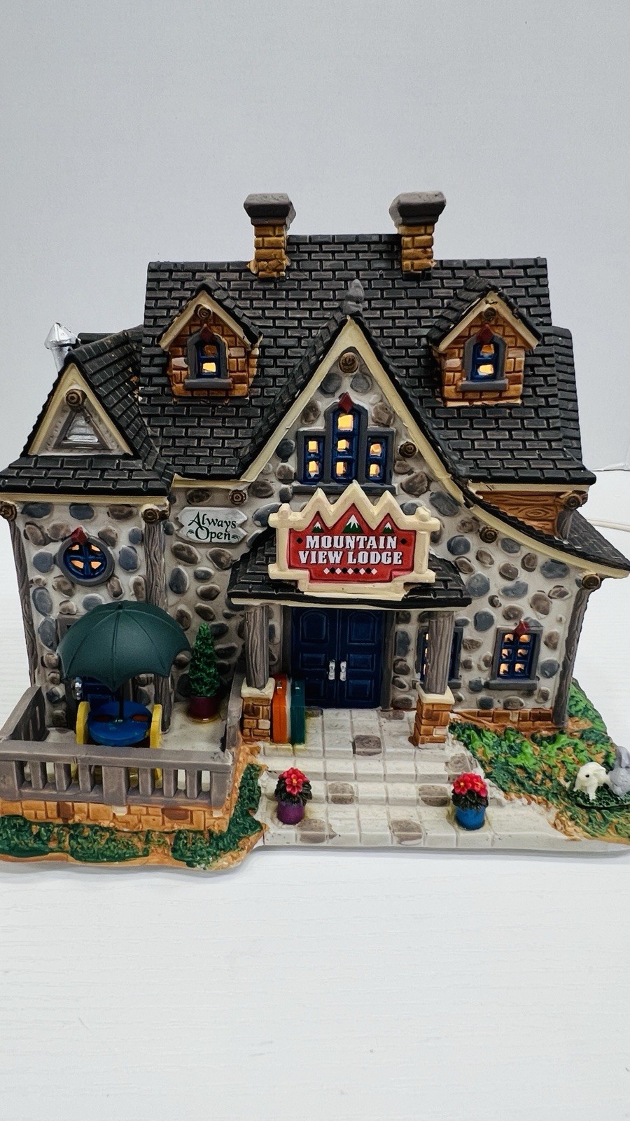 Lemax Holiday & Seasons “Mountain View Lodge” 55937 Retired 2015 Please Read Lemax Holiday & Seasons “Mountain View Lodge” 55937 Retired 2015 Please Read