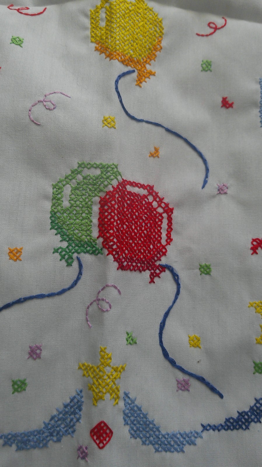 Vintage Hand Embroidered Table Runner Balloons Stars Cross Stitch 43.5\