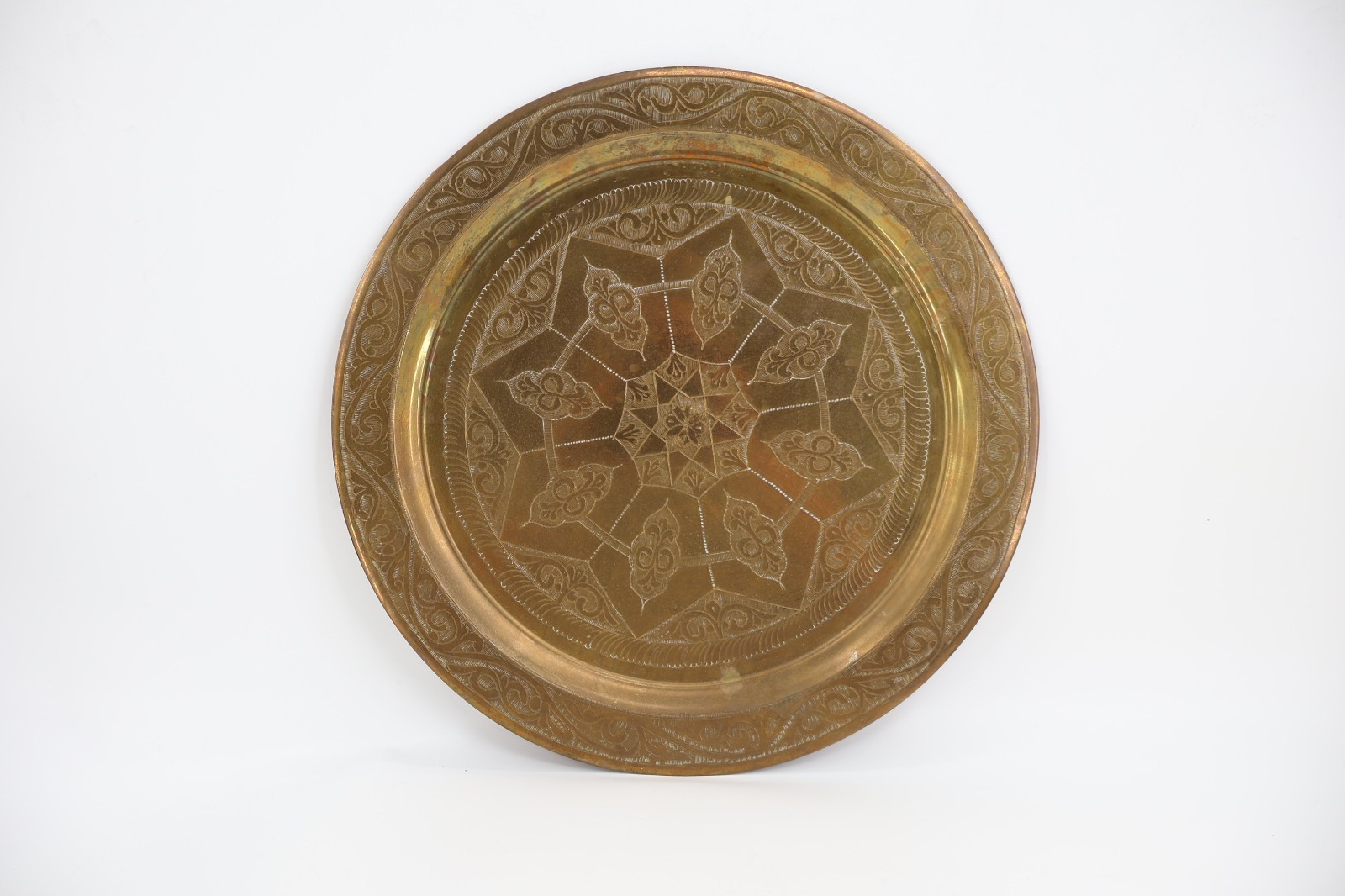 Vintage Etched Brass Tray Round Floral Geometric Decorative Plate Gold 15.5\ Vintage Etched Brass Tray Round Floral Geometric Decorative Plate Gold 15.5\