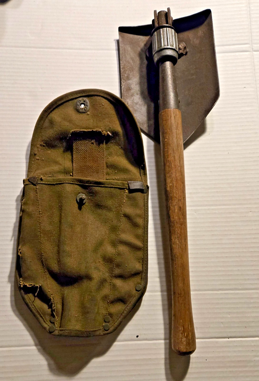 Vintage WWII U.S. Army M1943 Folding Entrenching Tool Shovel + OD7Canvas Carrier Vintage WWII U.S. Army M1943 Folding Entrenching Tool Shovel + OD7Canvas Carrier
