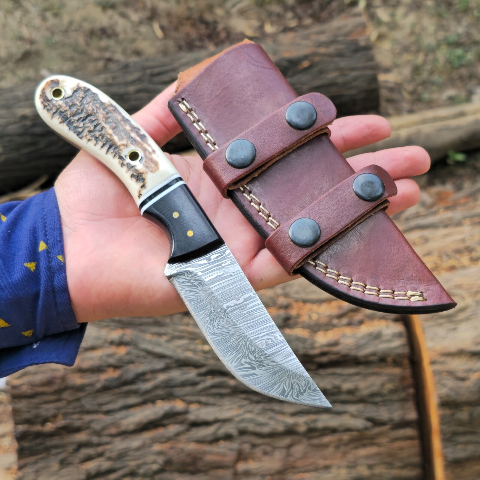 Handmade Stag Handle Damascus Steel Horizontal Carry Hunting Knife Fixed Blade Handmade Stag Handle Damascus Steel Horizontal Carry Hunting Knife Fixed Blade