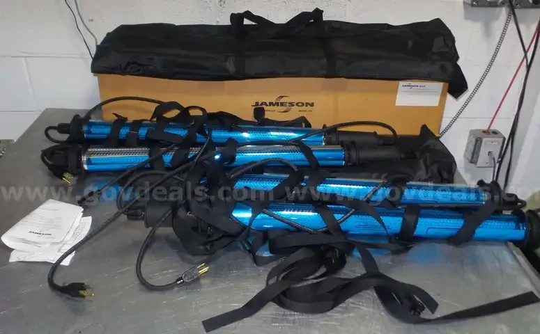 NEW Set of 4 Jameson Military Hanging Lights 31-502SK-IP M44259 & Carrying Case NEW Set of 4 Jameson Military Hanging Lights 31-502SK-IP M44259 & Carrying Case