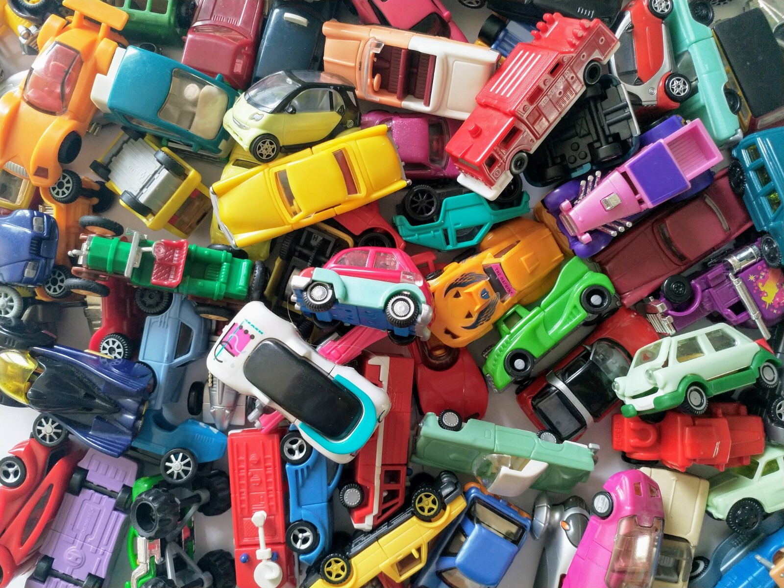 111 DIFFERENT RANDOM KINDER SURPRISE MODEL CARS VEHICLES 1:87 H0 / 1:160 N 111 DIFFERENT RANDOM KINDER SURPRISE MODEL CARS VEHICLES 1:87 H0 / 1:160 N