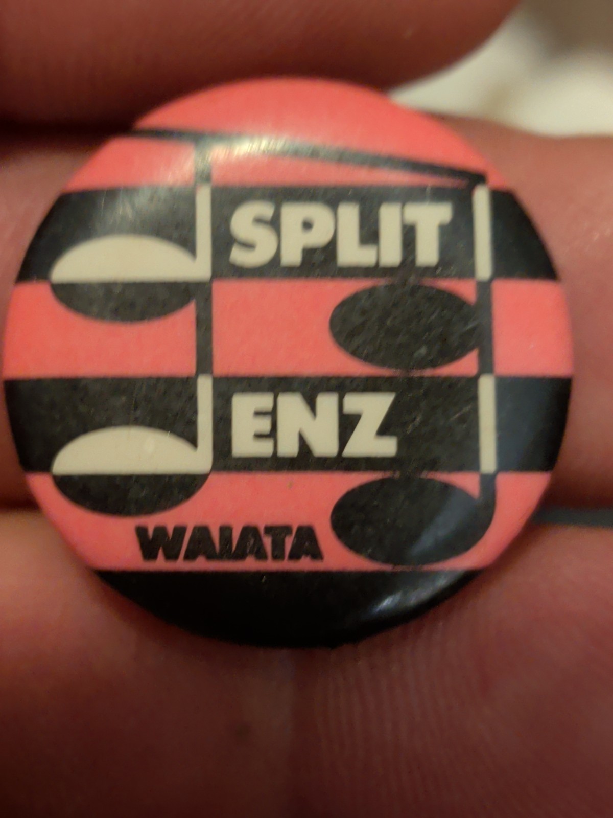 Vintage 1981 SPLIT ENZ promo pin Waiata badge 1\ Vintage 1981 SPLIT ENZ promo pin Waiata badge 1\