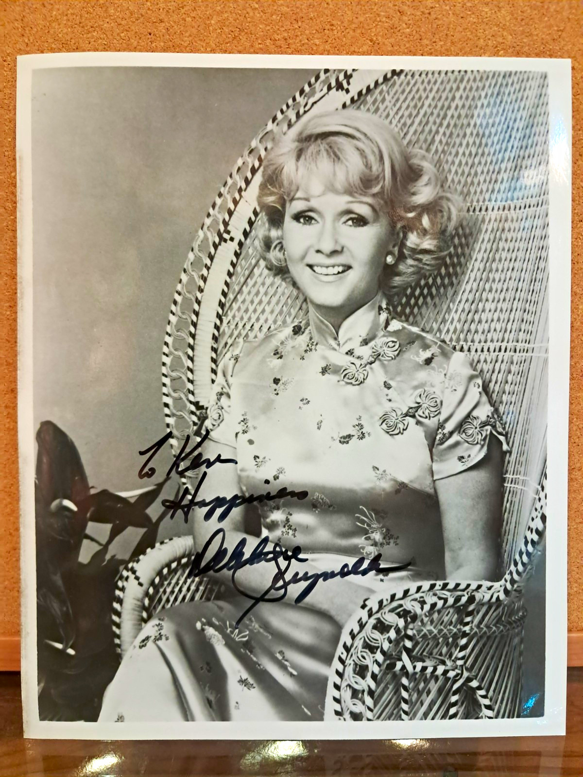 Debbie Reynolds Signed Vintage Glossy Photo Hollywood Autograph 1950s / 60s Debbie Reynolds Signed Vintage Glossy Photo Hollywood Autograph 1950s / 60s