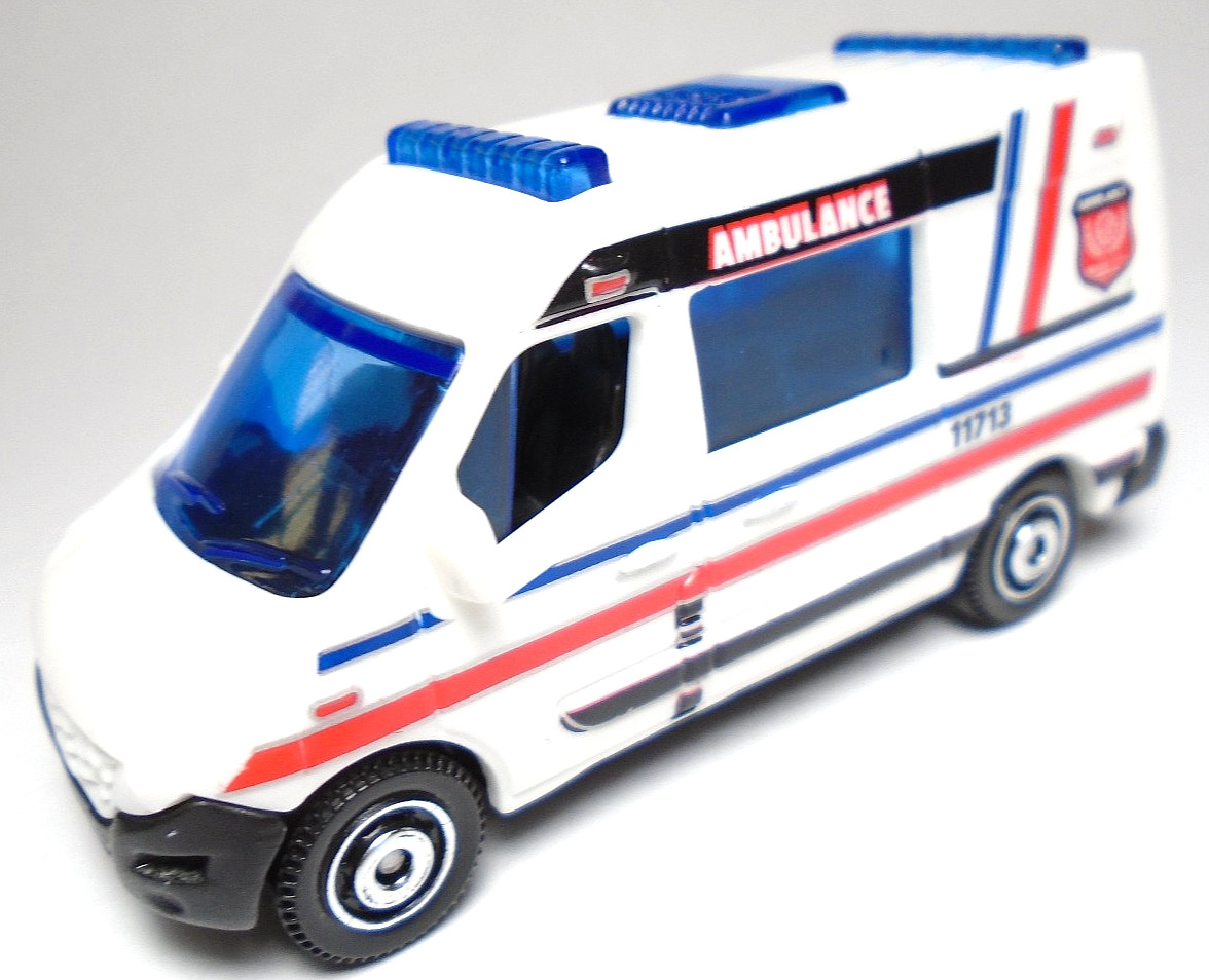 2015 MATCHBOX RENAULT MASTER AMBULANCE WHITE 1:64 DIECAST 3 2015 MATCHBOX RENAULT MASTER AMBULANCE WHITE 1:64 DIECAST 3