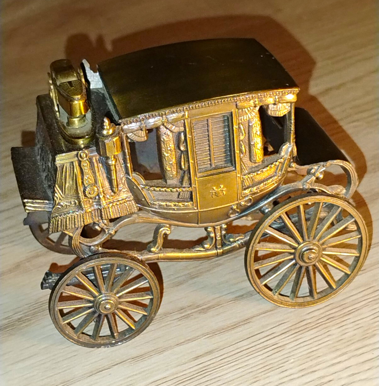 Vintage 1940s-1950s figural table lighter Vintage 1940s-1950s figural table lighter