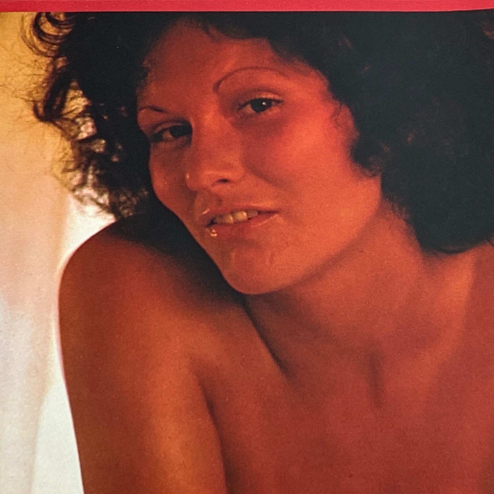 Linda Lovelace - 1973 Vintage Magazine Pinup Photo Clipping Linda Lovelace - 1973 Vintage Magazine Pinup Photo Clipping