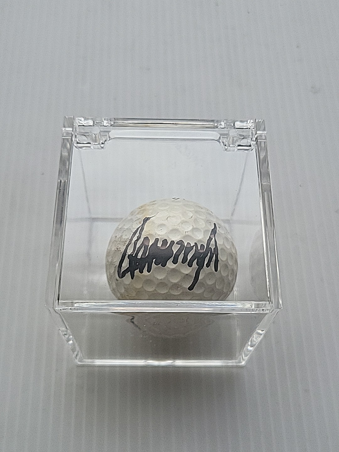 DONALD TRUMP Hand-Signed Autographed Golfball with COA and (Protective Case) DONALD TRUMP Hand-Signed Autographed Golfball with COA and (Protective Case)