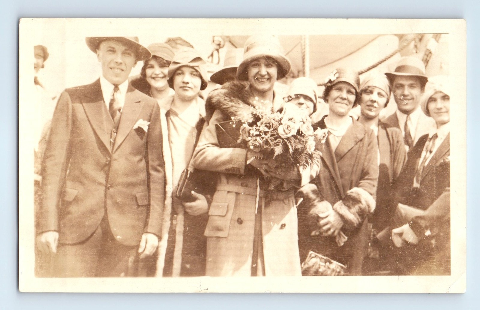 Old Vintage Photo MEN WOMEN GROUP PICTURE VICTORIAN ERA PEOPLE FLOWERS SNAPSHOT Old Vintage Photo MEN WOMEN GROUP PICTURE VICTORIAN ERA PEOPLE FLOWERS SNAPSHOT