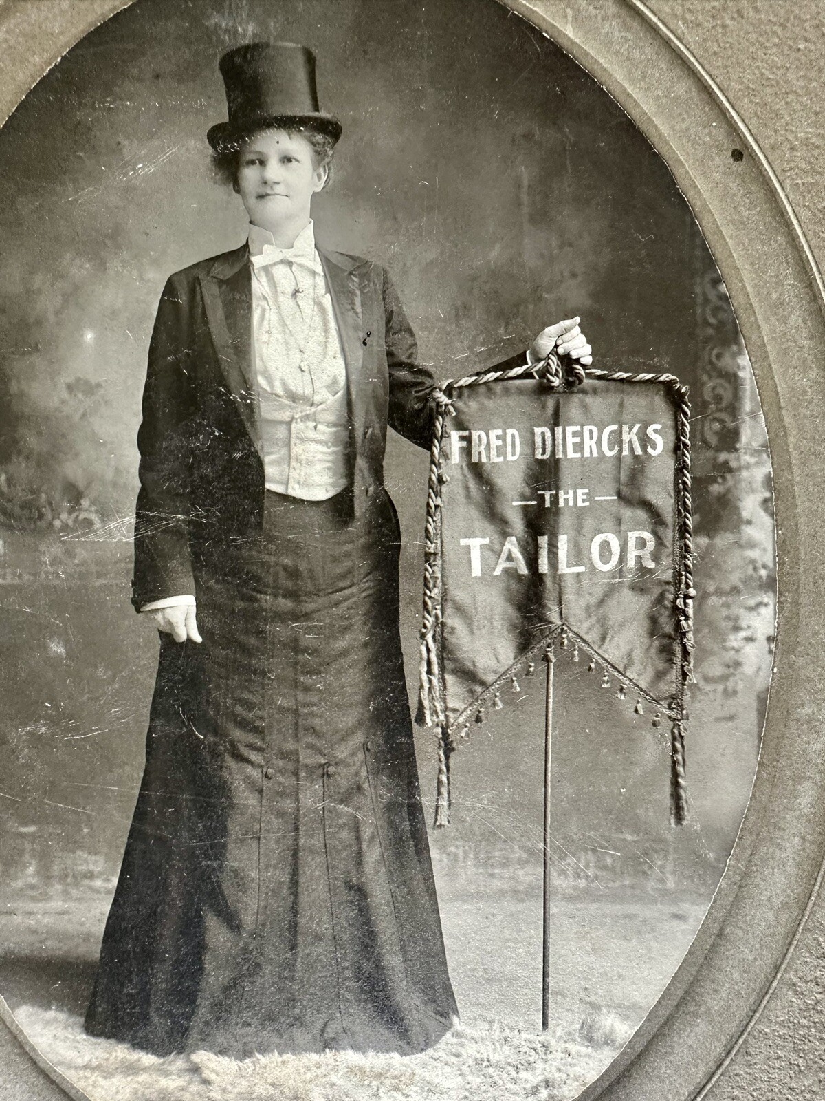 RARE *HUGE* PHOTO BANNER LADY HOLDING TAILOR ADVERTISING SIGN TEXAS PHOTOGRAPHER RARE *HUGE* PHOTO BANNER LADY HOLDING TAILOR ADVERTISING SIGN TEXAS PHOTOGRAPHER