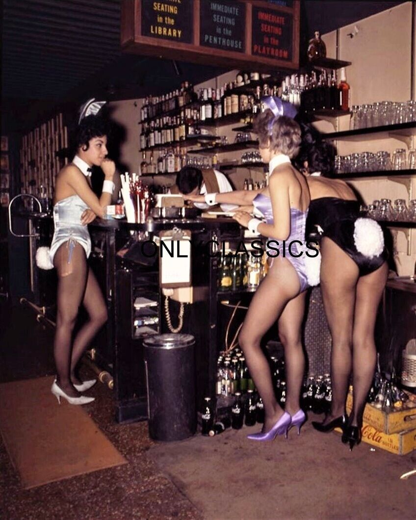 1962 SEXY PLAYBOY BUNNIES CHICAGO ILLINOIS CLUB BAR 8X10 PHOTO PINUP CHEESECAKE