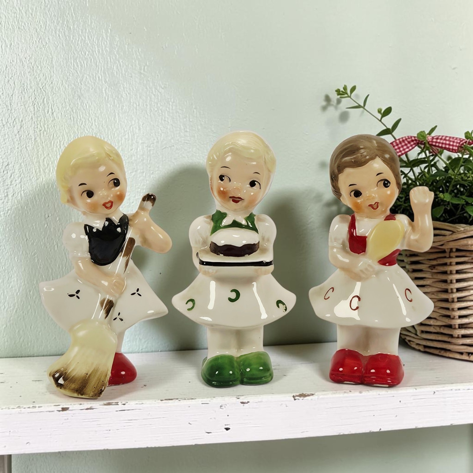 Set of 3 VTG Ucagco Figurine Chore Girls 1950s Ceramic Sweep Bake Brush Japan 4\