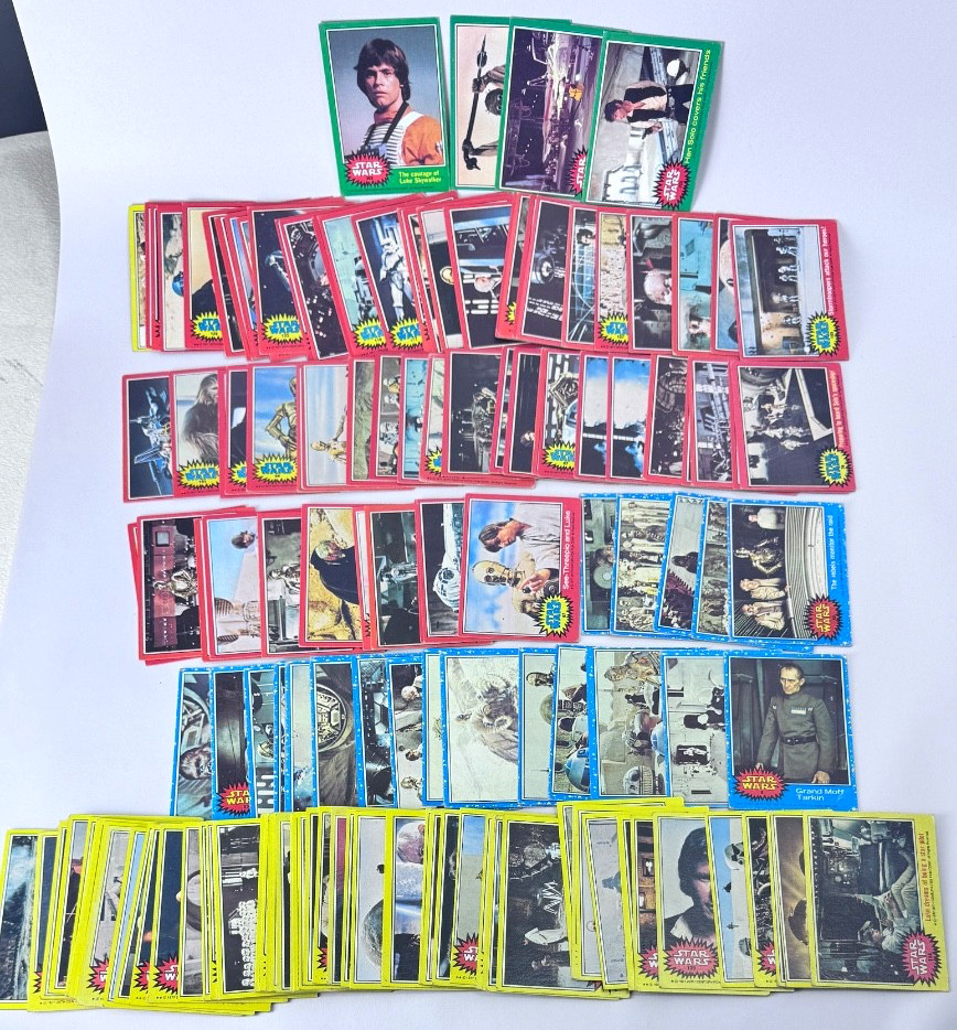 Topps 1977 Star Wars Trading Card Starter Set 149 Cards - Blue Red Yellow Green Topps 1977 Star Wars Trading Card Starter Set 149 Cards - Blue Red Yellow Green