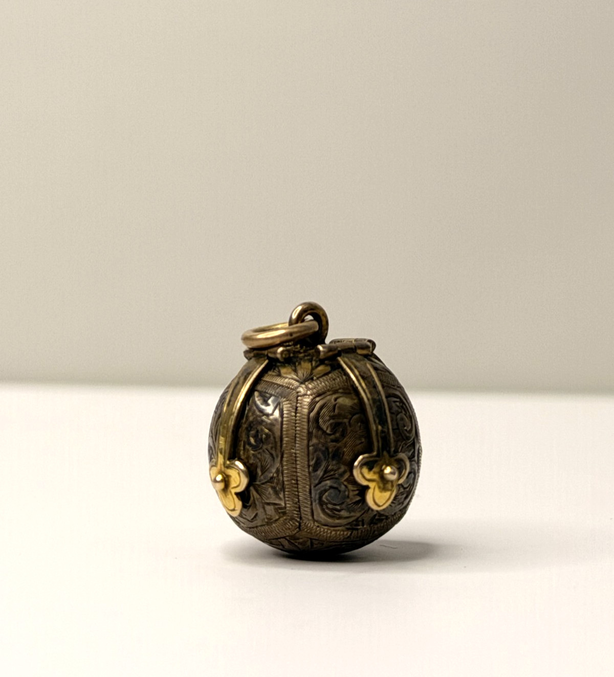 Vintage Gold Masonic Orb Ball Cross 9ct Gold and Silver Vintage Gold Masonic Orb Ball Cross 9ct Gold and Silver