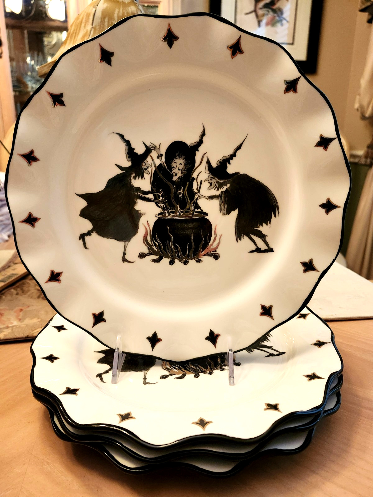 POTTER'S STUDIO 3 WITCHES CAULDRON DINNER PLATES SET OF 4 POTTER'S STUDIO 3 WITCHES CAULDRON DINNER PLATES SET OF 4