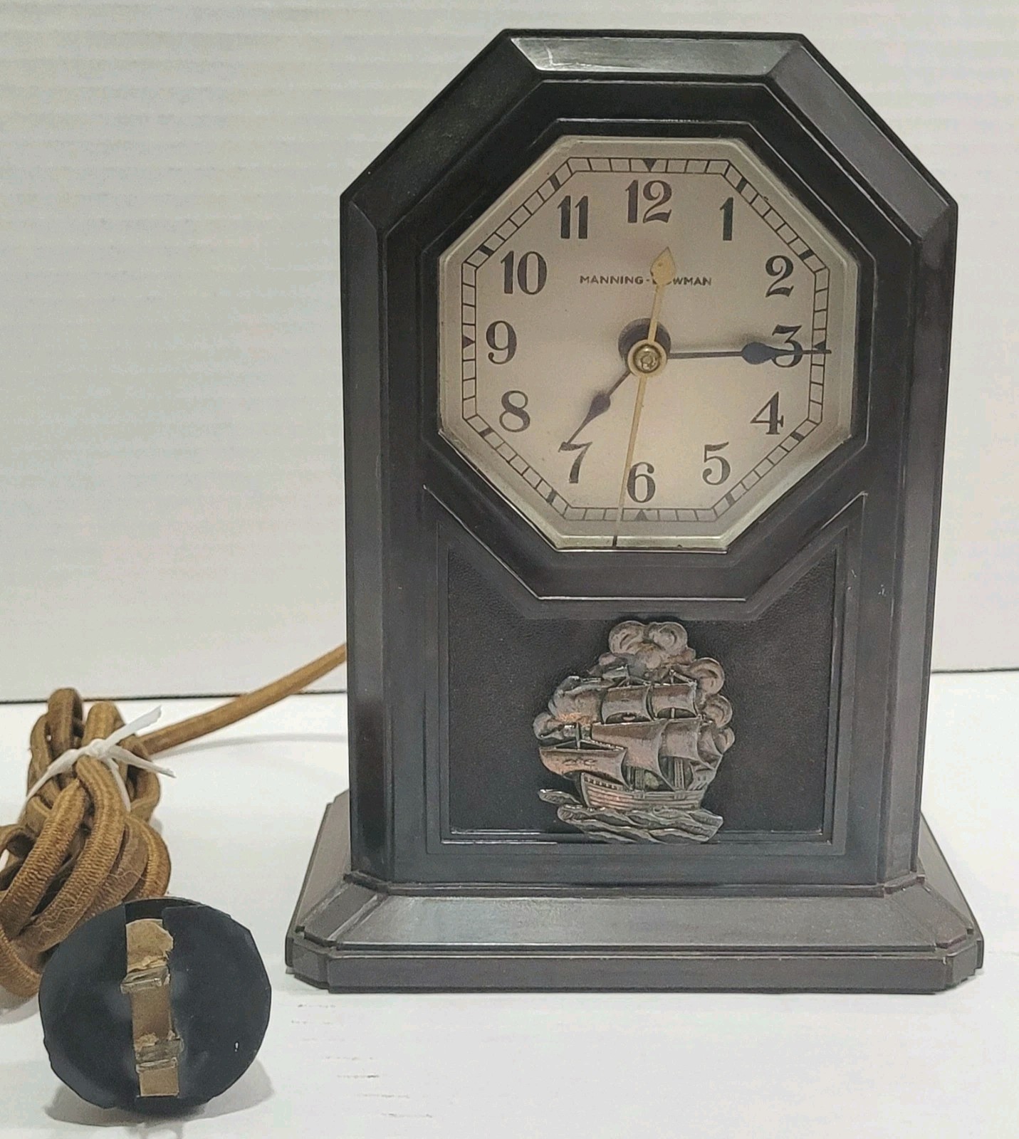 1931 Vintage Bakelite Manning And Bowman  Mantel Art Deco Clock Works 