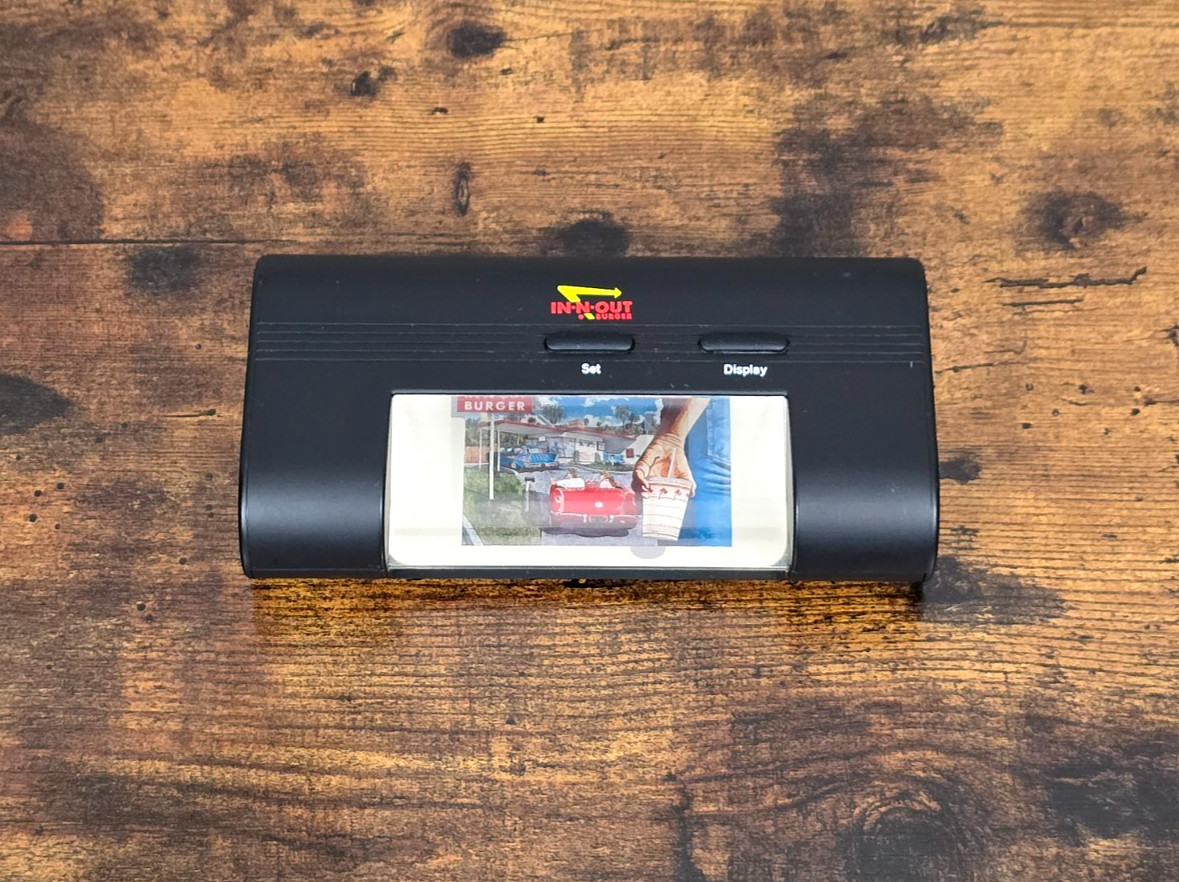 *RARE* IN-N-OUT BURGER Optical Illusion Digital Desk Clock - Working