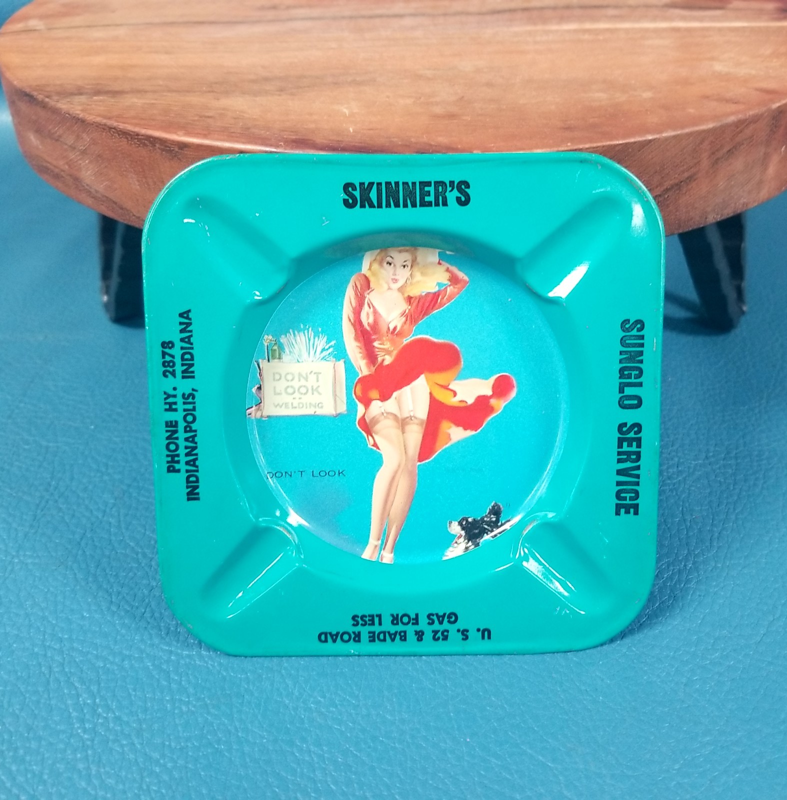 VTG Skinners Sunglo Service Station Tin Litho Pinup Girl Ashtray Indy