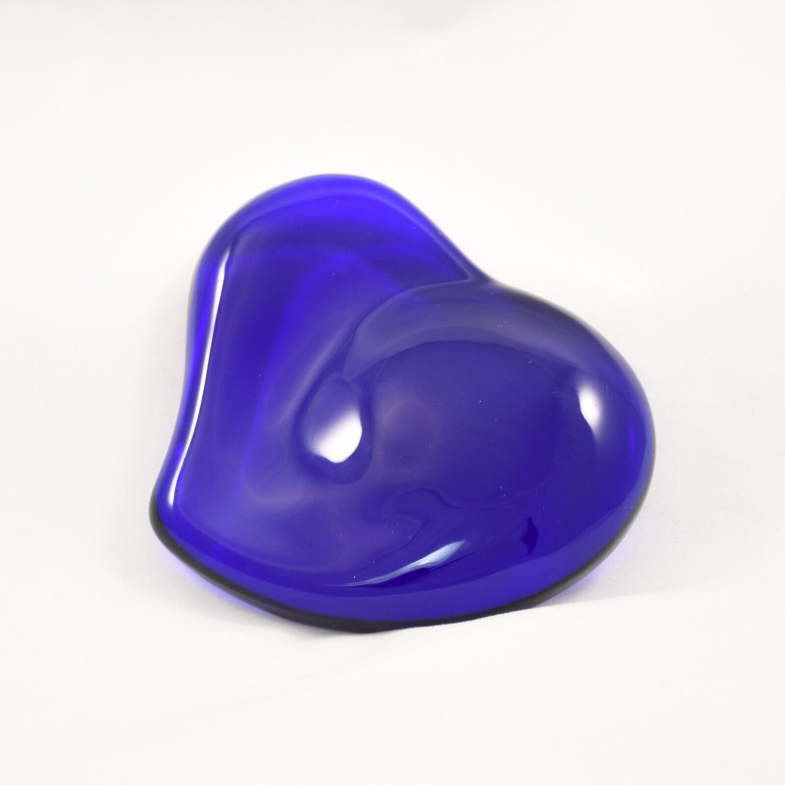 TIFFANY & CO. Cobalt Blue Glass Heart Paperweight Signed Elsa Peretti 4 in. Gift
