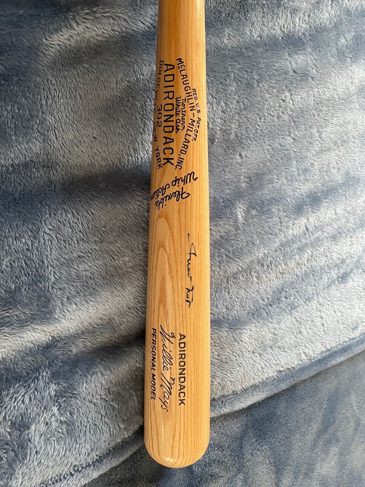 WILLIE MAYS SIGNED ADIRONDACK BAT THE SCORE BOARD AUTHENTICATED