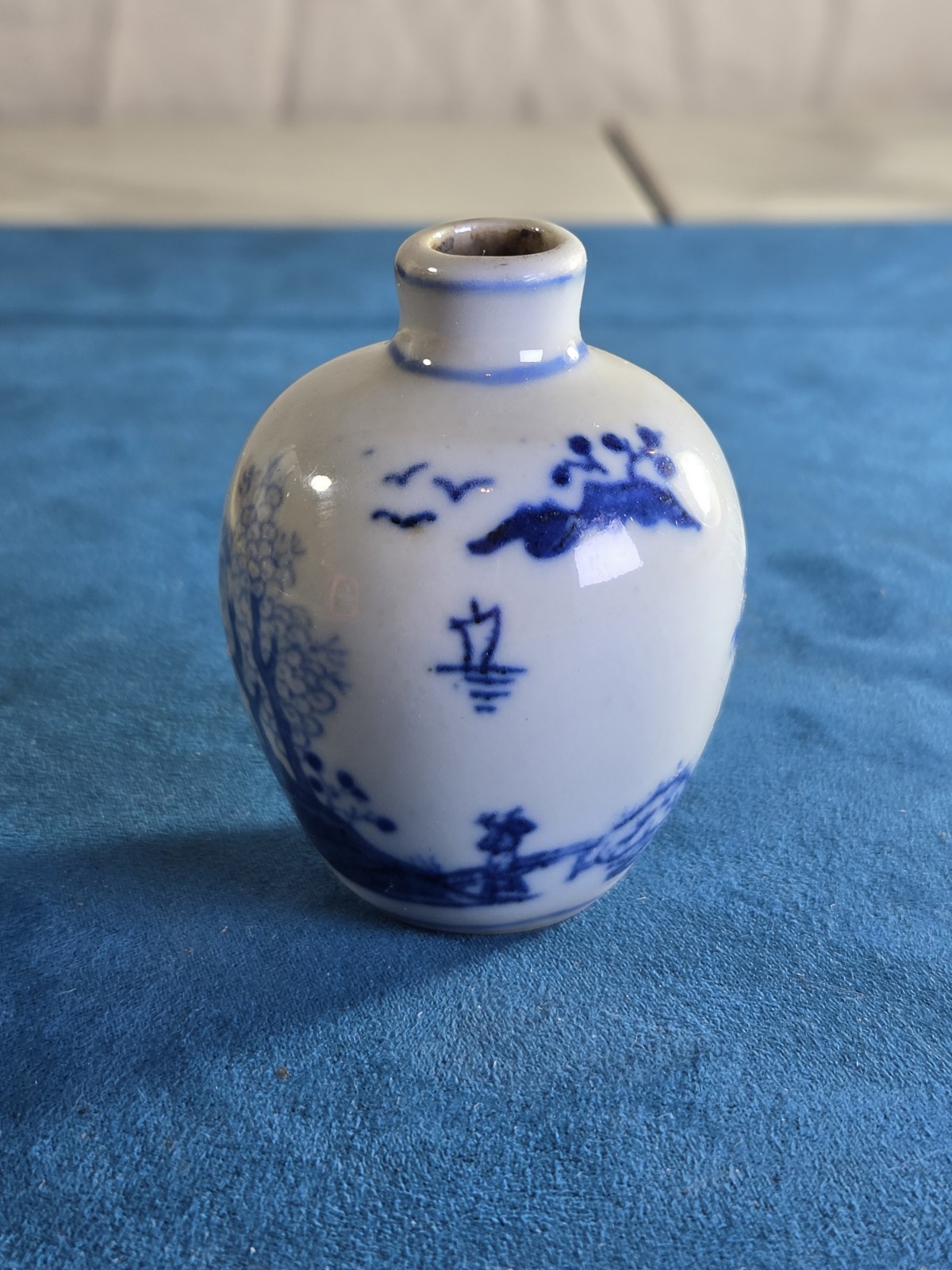 Vintage Chinese Blue & White Porcelain Snuff Bottle Landscape Red Export Wax Sea