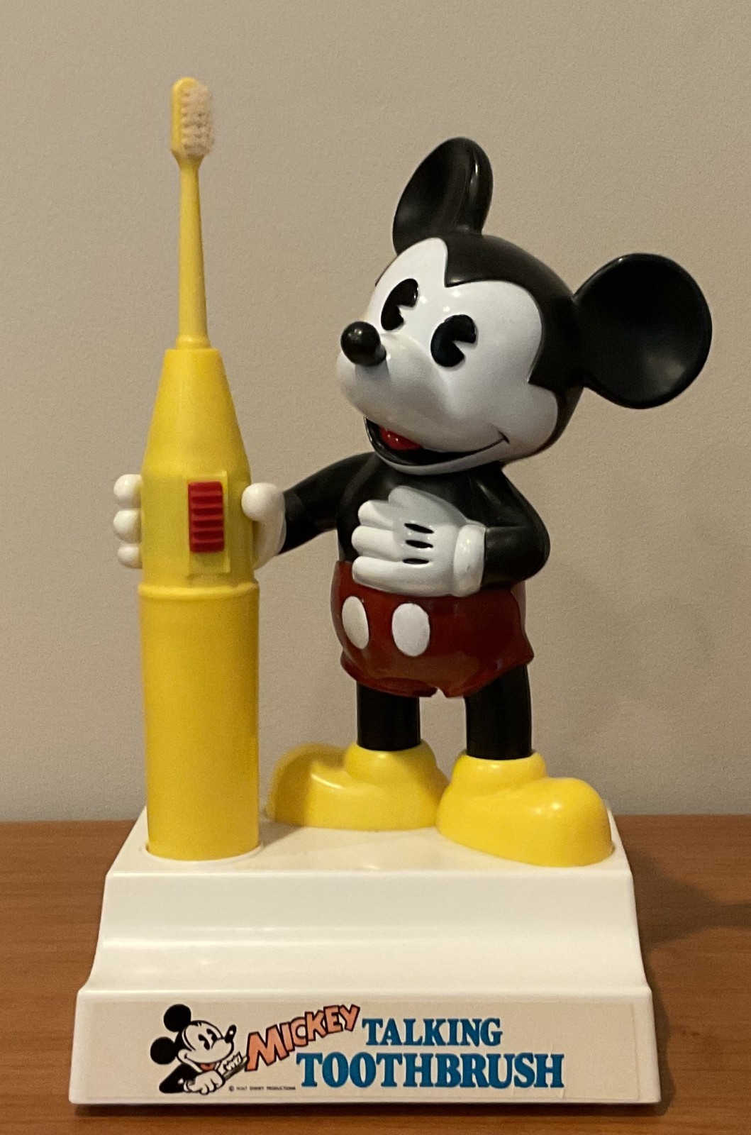 Vintage Disney Mickey Mouse Talking Toothbrush Battery Operated Not Working Vintage Disney Mickey Mouse Talking Toothbrush Battery Operated Not Working