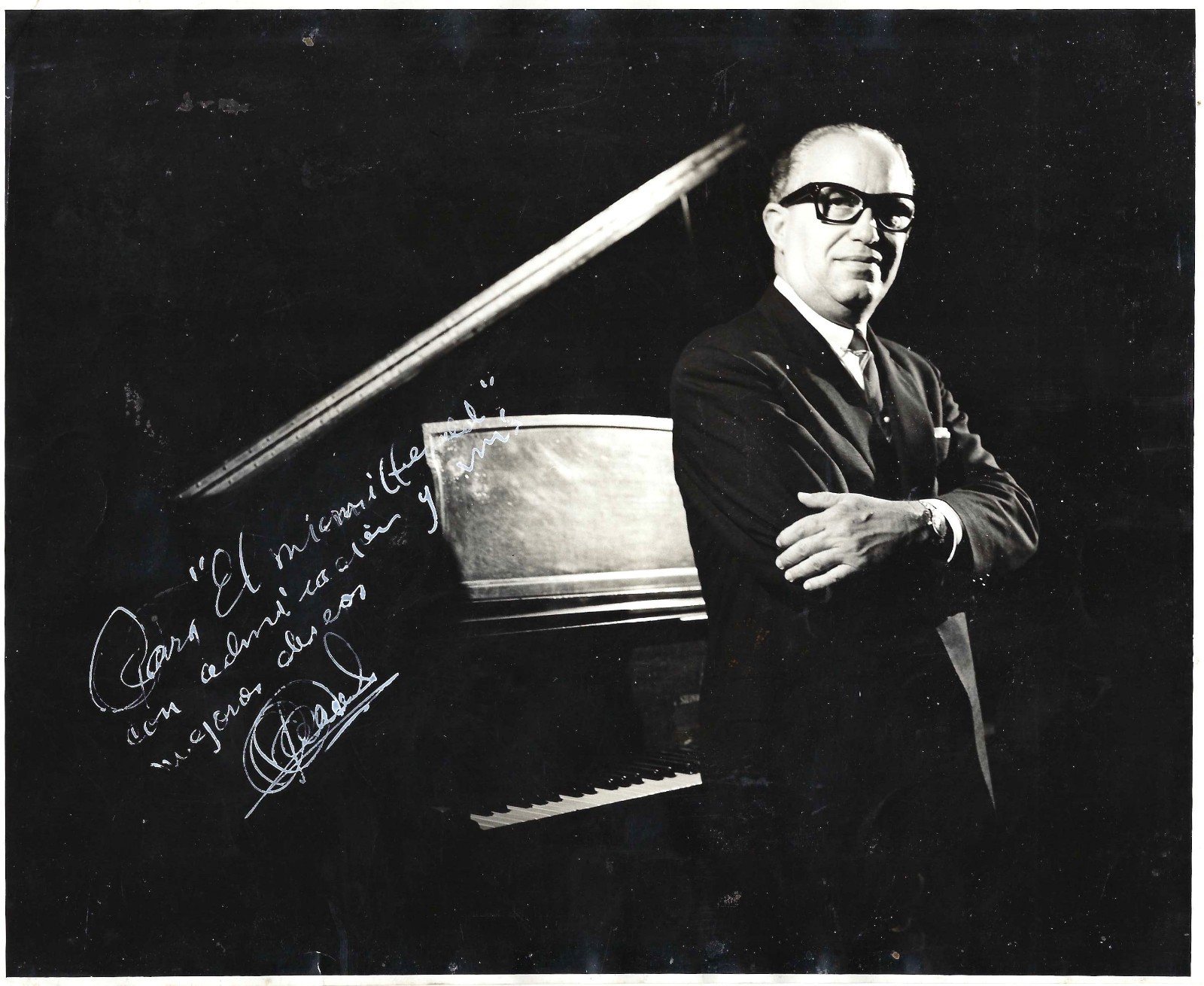 CUBAN LEADING POPULAR COMPOSER, OSVALDO FARRES, SIGNED VINTAGE PHOTO. 8X10 CUBAN LEADING POPULAR COMPOSER, OSVALDO FARRES, SIGNED VINTAGE PHOTO. 8X10