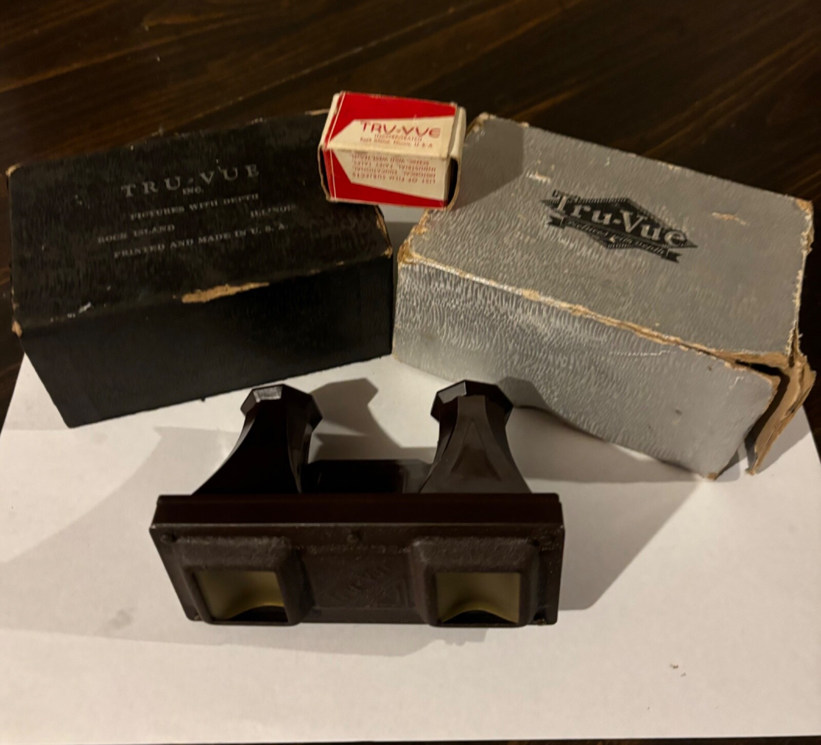 tru vue viewer,with one film . Box slightly damaged tru vue viewer,with one film . Box slightly damaged