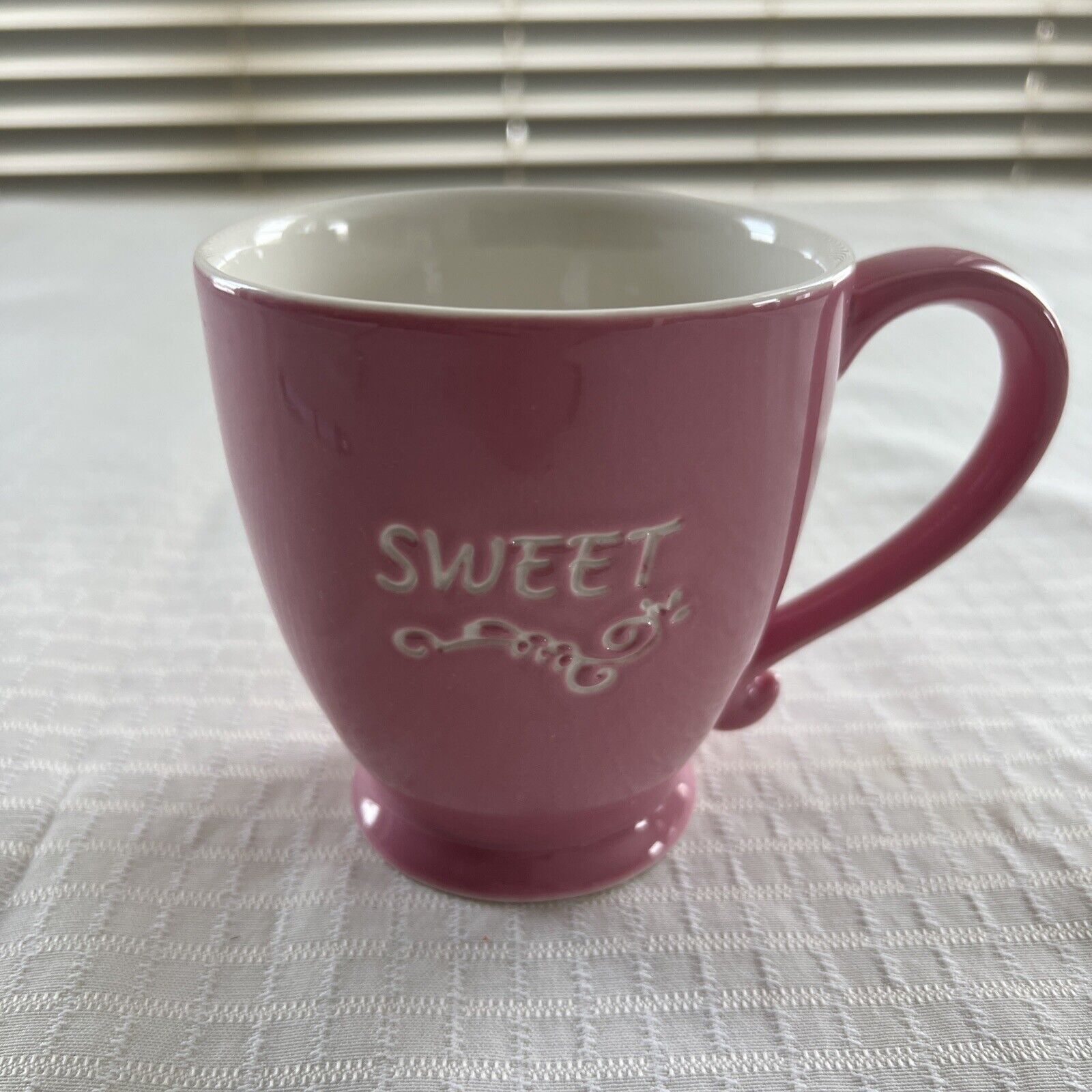 Starbucks 2006 \'Sweet\' Pink White 15 Fl Oz Ceramic Footed Coffee Mug Tea 4.25\