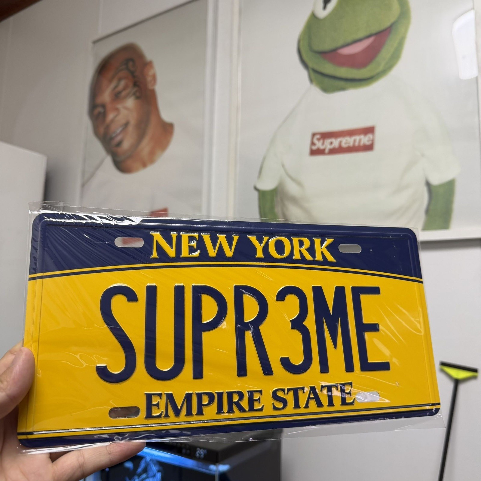 Supreme New York License Plate SS25 - NOT OFFICIAL USE - NEW - VOLUME DISCOUNT Supreme New York License Plate SS25 - NOT OFFICIAL USE - NEW - VOLUME DISCOUNT