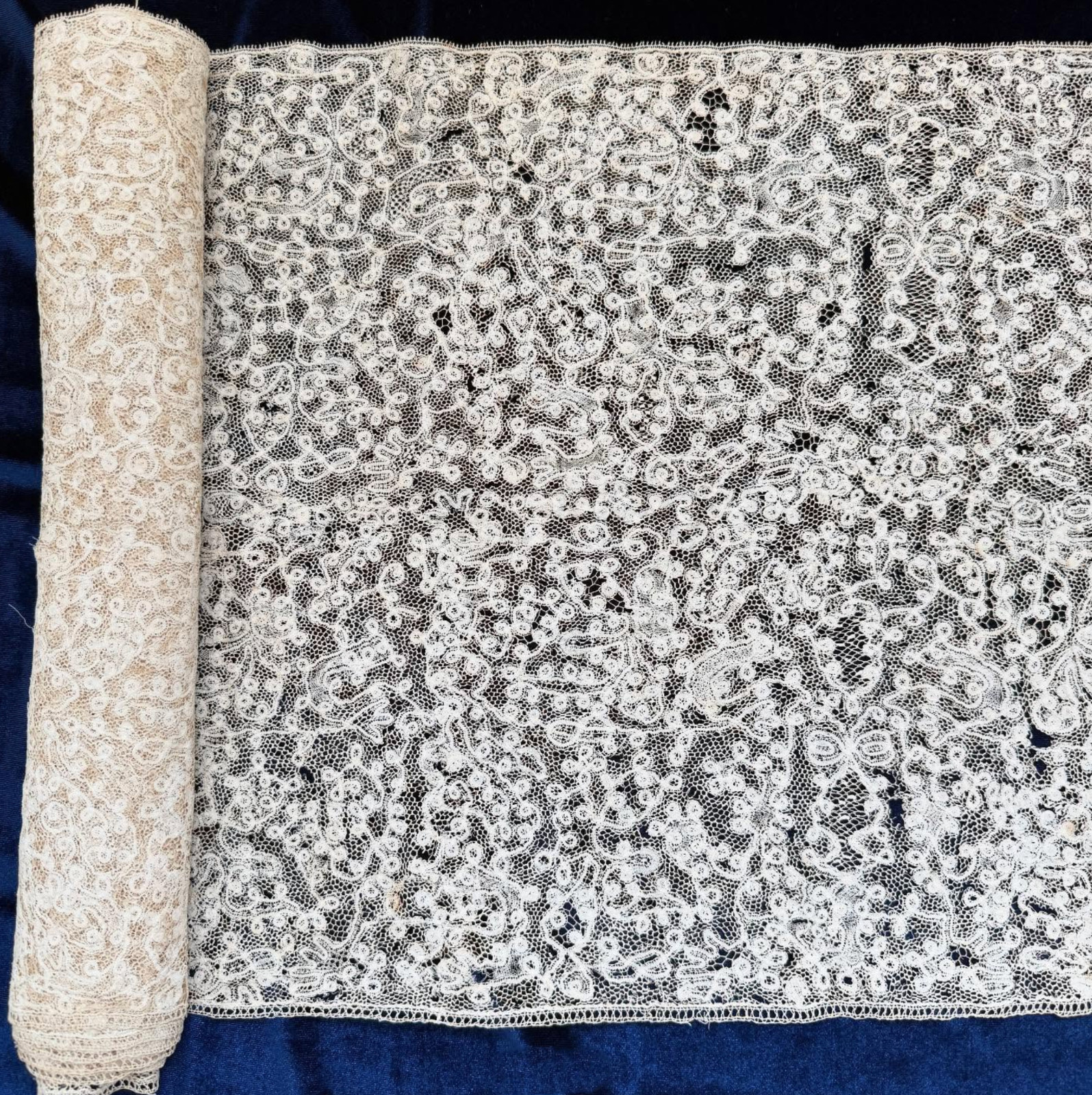 Rare 17th century Antique Flemish bobbin Lace panel 4 yrds Rare 17th century Antique Flemish bobbin Lace panel 4 yrds