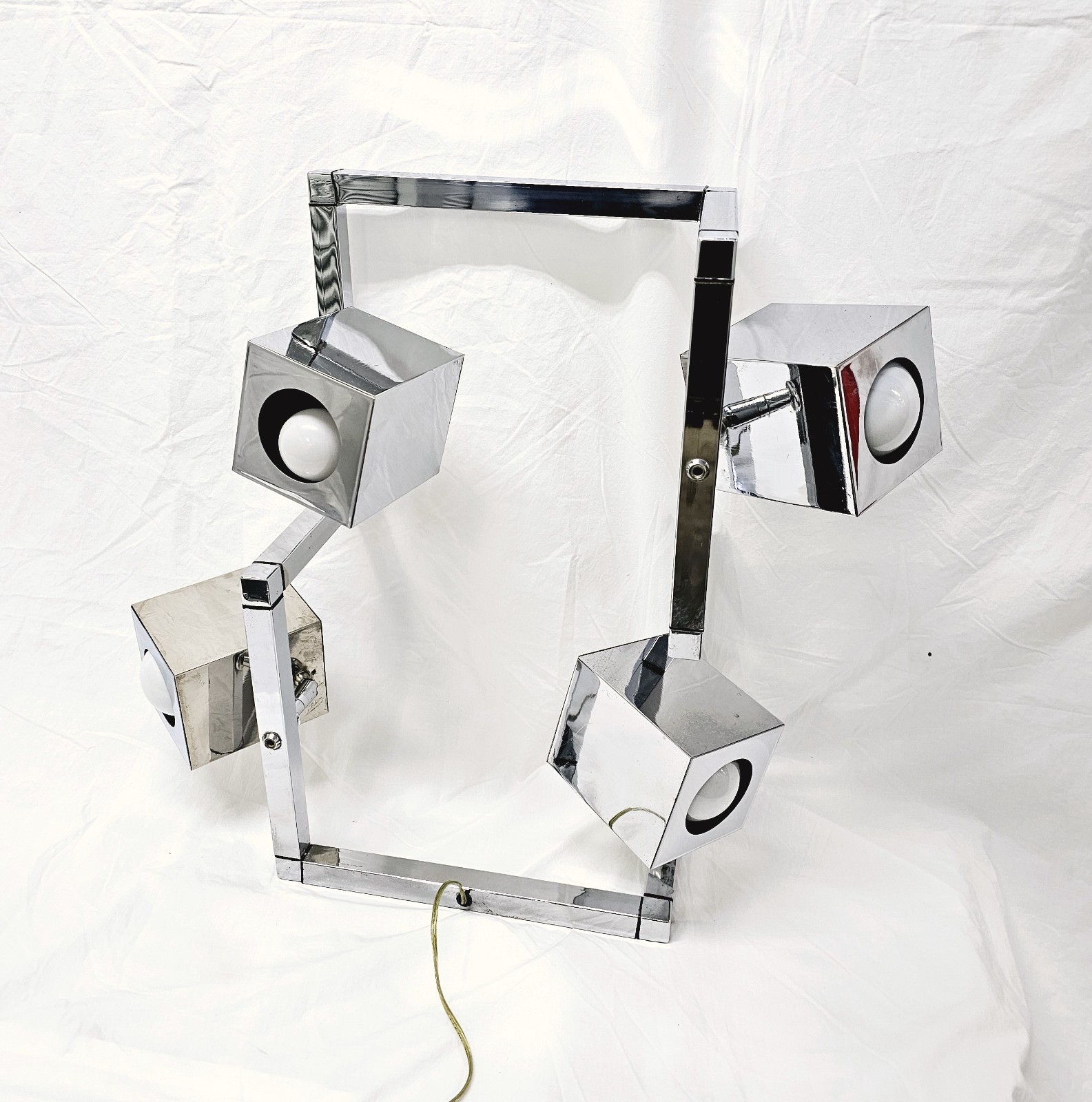 VINTAGE MCM WALL LAMP- 1970s-RARE NICE DESING - CHROME IN GOOD CONDITION 4 LIGH VINTAGE MCM WALL LAMP- 1970s-RARE NICE DESING - CHROME IN GOOD CONDITION 4 LIGH