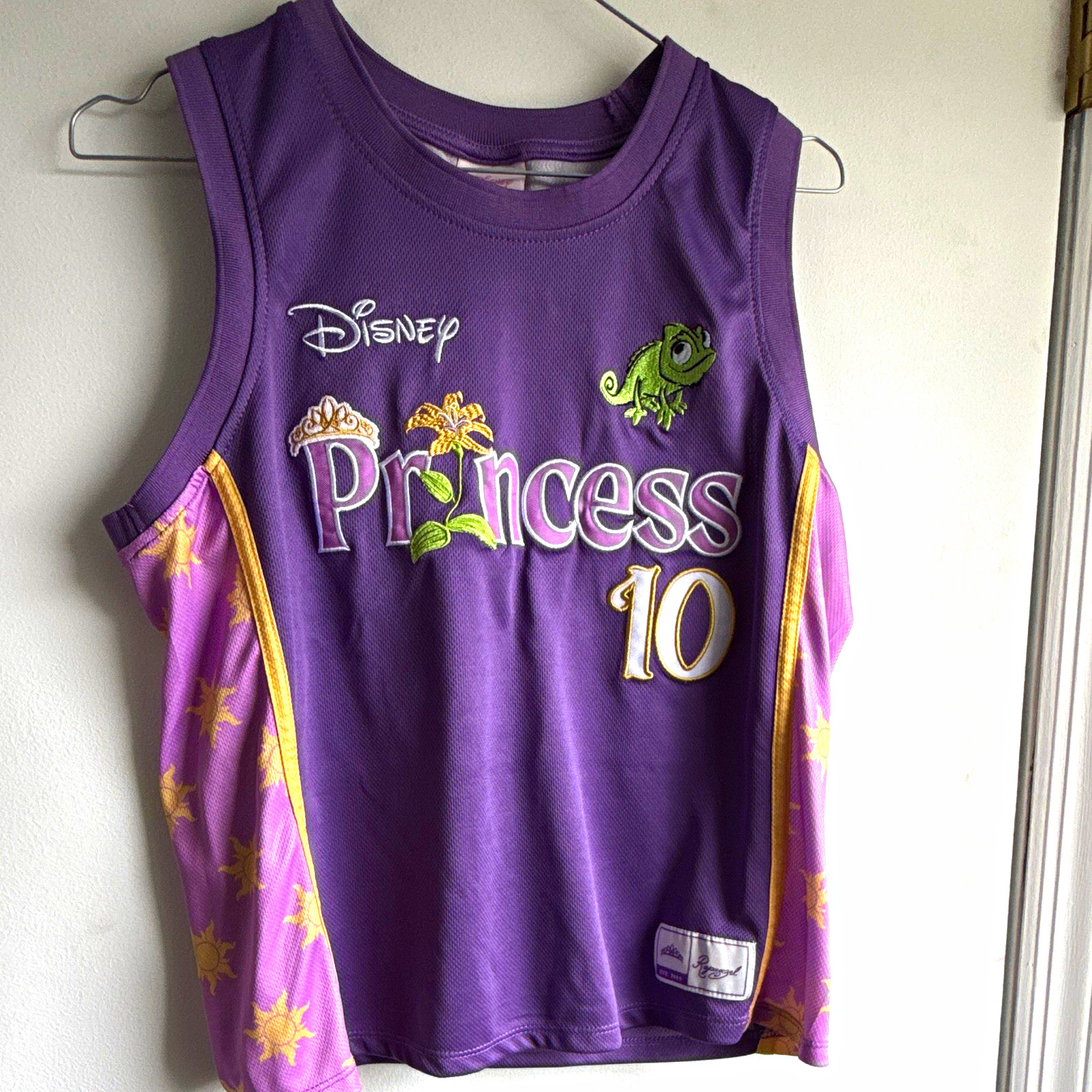 BoxLunch Disney Rapunzel Women’s Sleeveless Jersey Tank Top Purple/Yellow M BoxLunch Disney Rapunzel Women’s Sleeveless Jersey Tank Top Purple/Yellow M