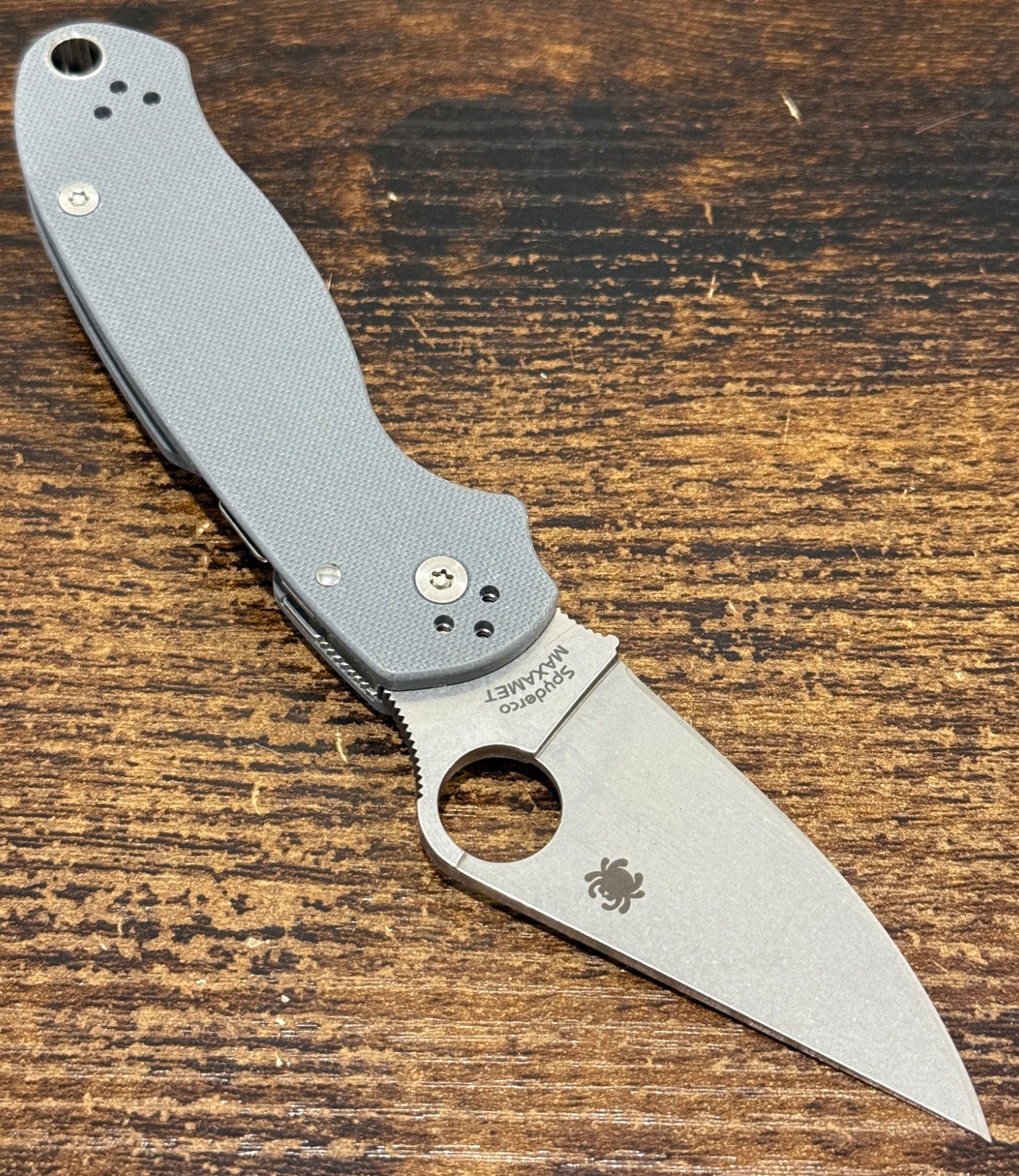 Spyderco Para 3 PM3 G-10 Gray MAXAMET C223GPDGY FACTORY SECOND *PITTING* Spyderco Para 3 PM3 G-10 Gray MAXAMET C223GPDGY FACTORY SECOND *PITTING*