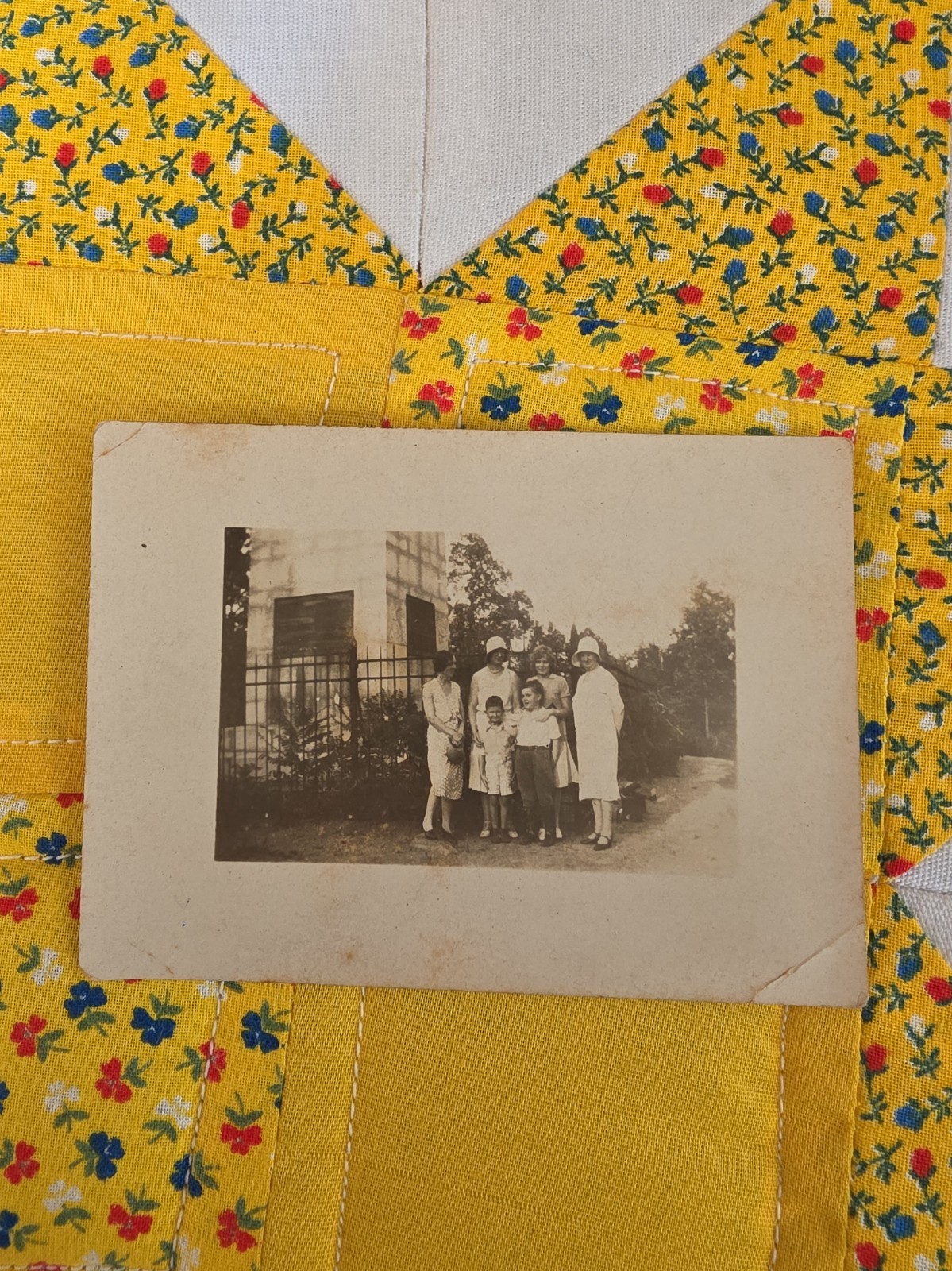 VTG B&W Snapshot Photo 1930s Group Portrait Family Women Children VTG B&W Snapshot Photo 1930s Group Portrait Family Women Children